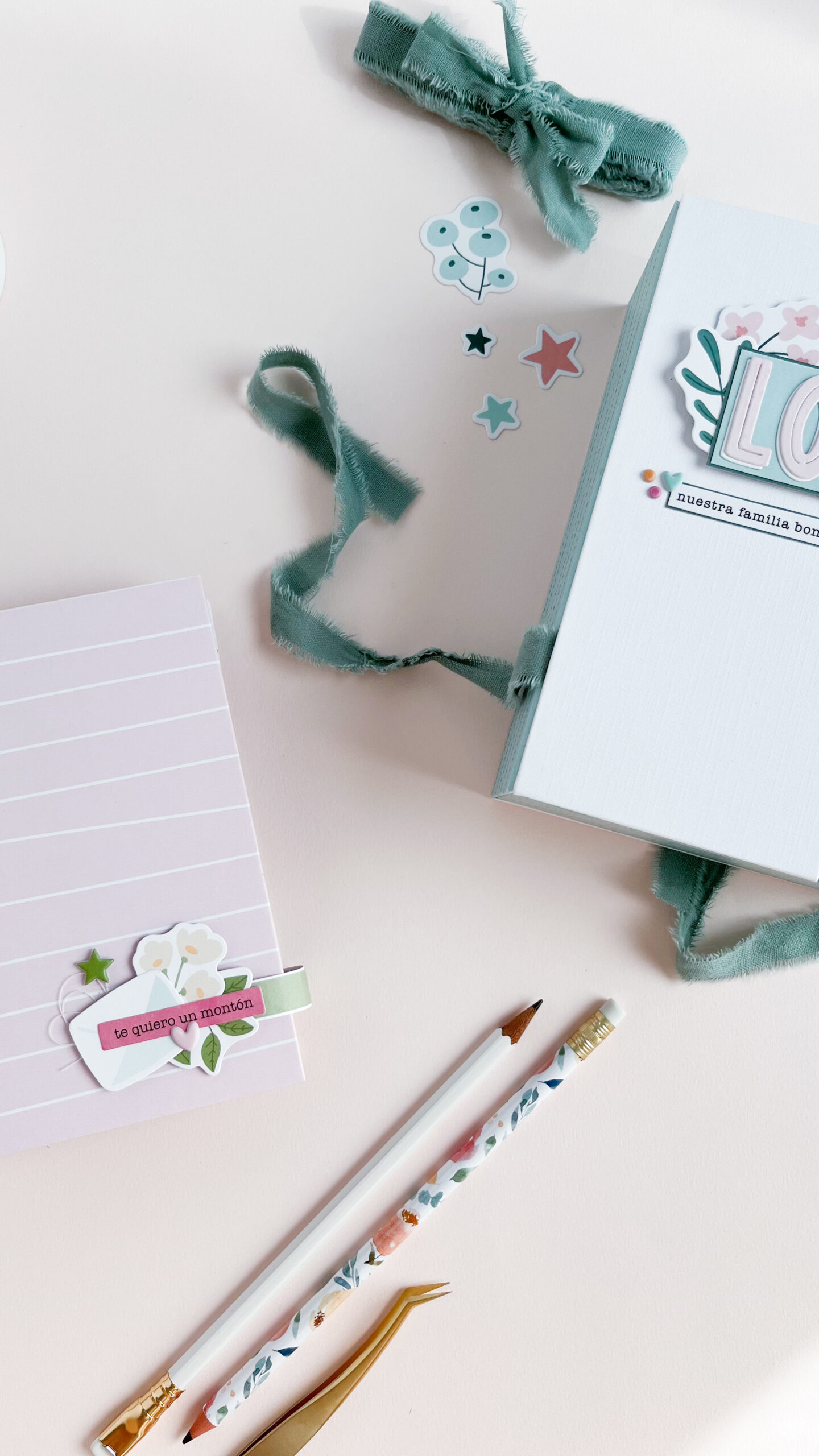 Talleres presenciales de Scrapbooking: vive una experiencia creativa única con materiales, demostraciones en vivo y conexión con otras scraperas.