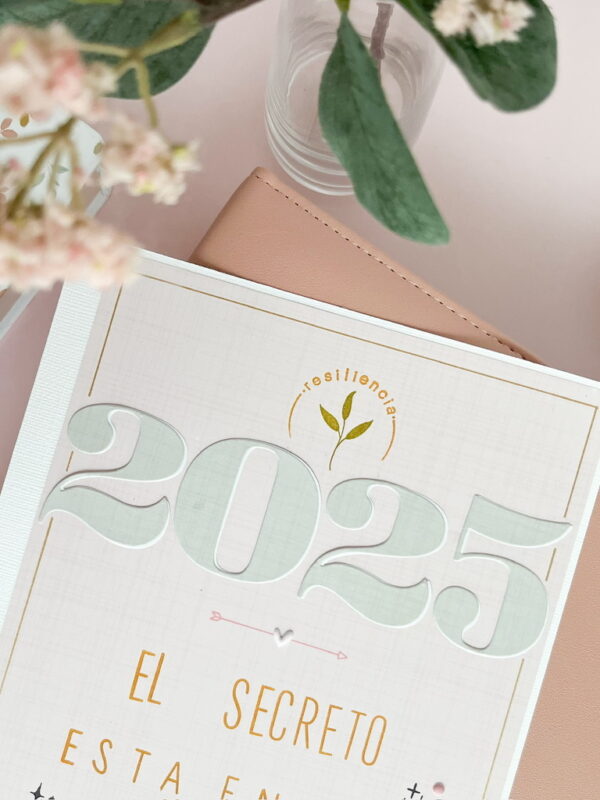 Ejemplo de uso del sello ‘Calma’ de Bihotzez Scrap en un proyecto de scrapbooking, ideal para transmitir serenidad y bienestar