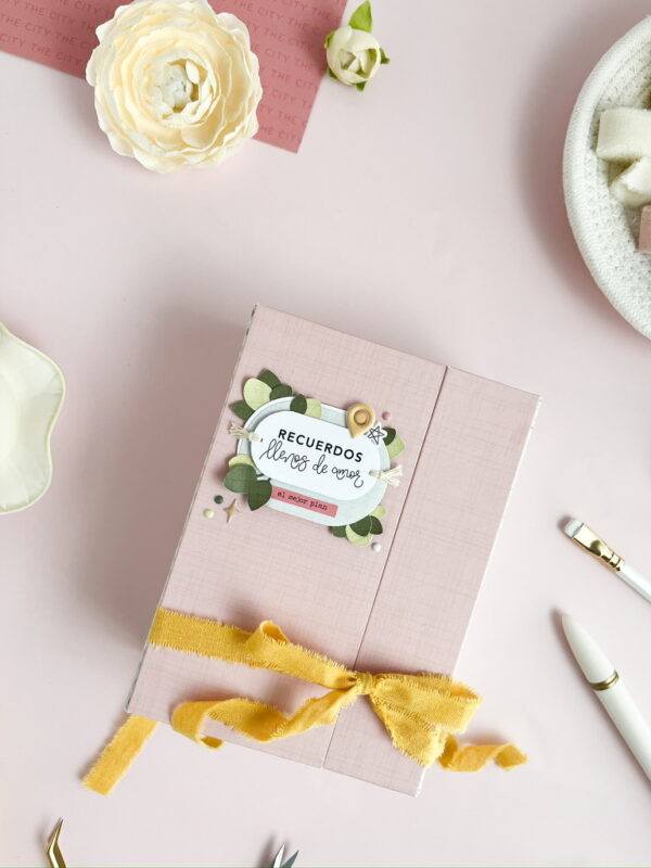 Taller online de scrapbooking creativo ‘Recuerdos’ de Bihotzez Scrap: crea álbumes emocionales para conservar tus memorias con papel, amor y calma.