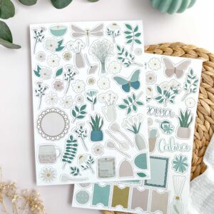 Set de diecuts Mi Calma con 82 piezas pre-troqueladas en tonos suaves, impresos en cartulina de 300 g. Ideal para scrapbooking y journaling.