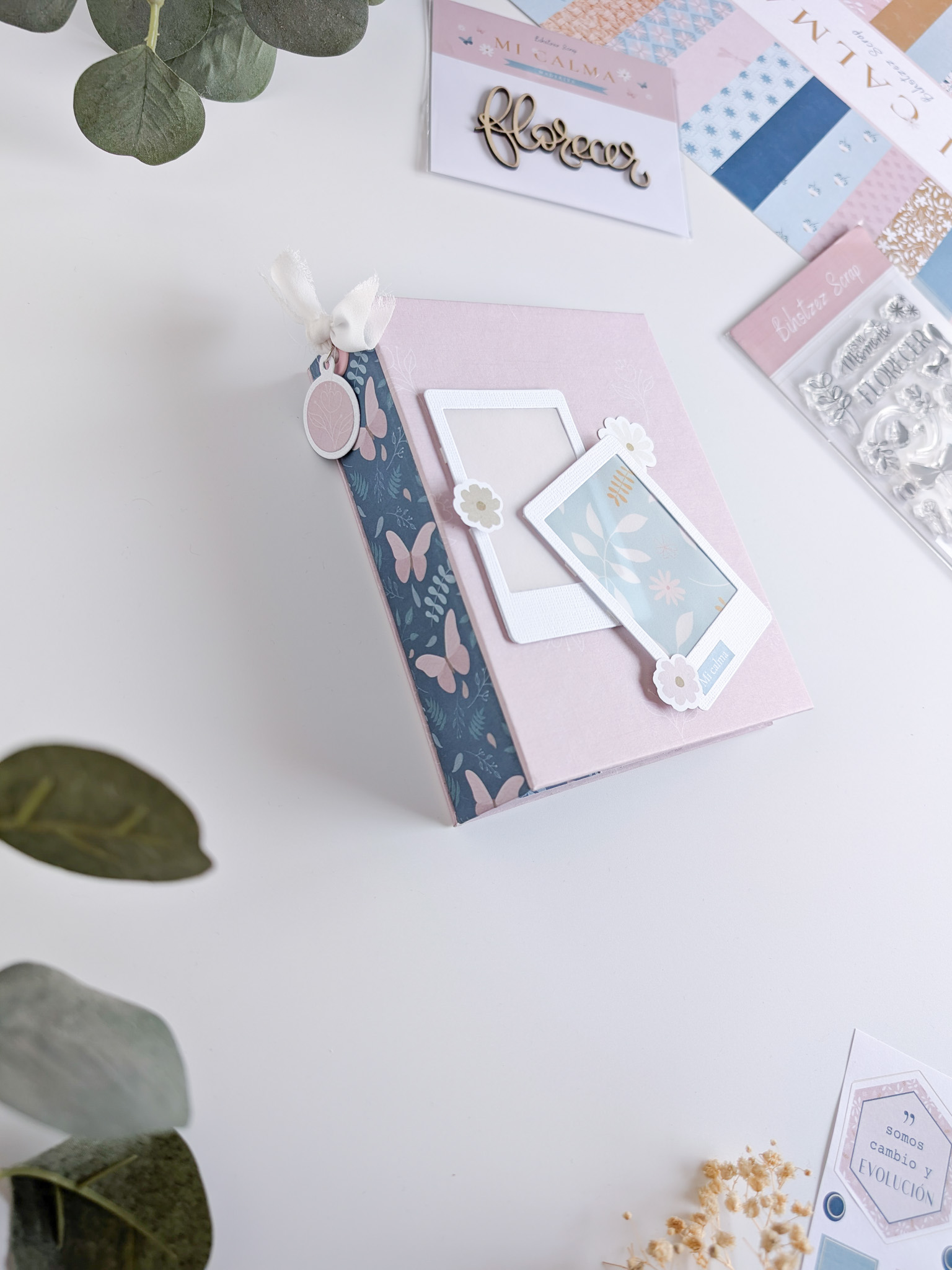 Mini álbum scrapbooking Mi Calma con papeles de Bihotzez Scrap