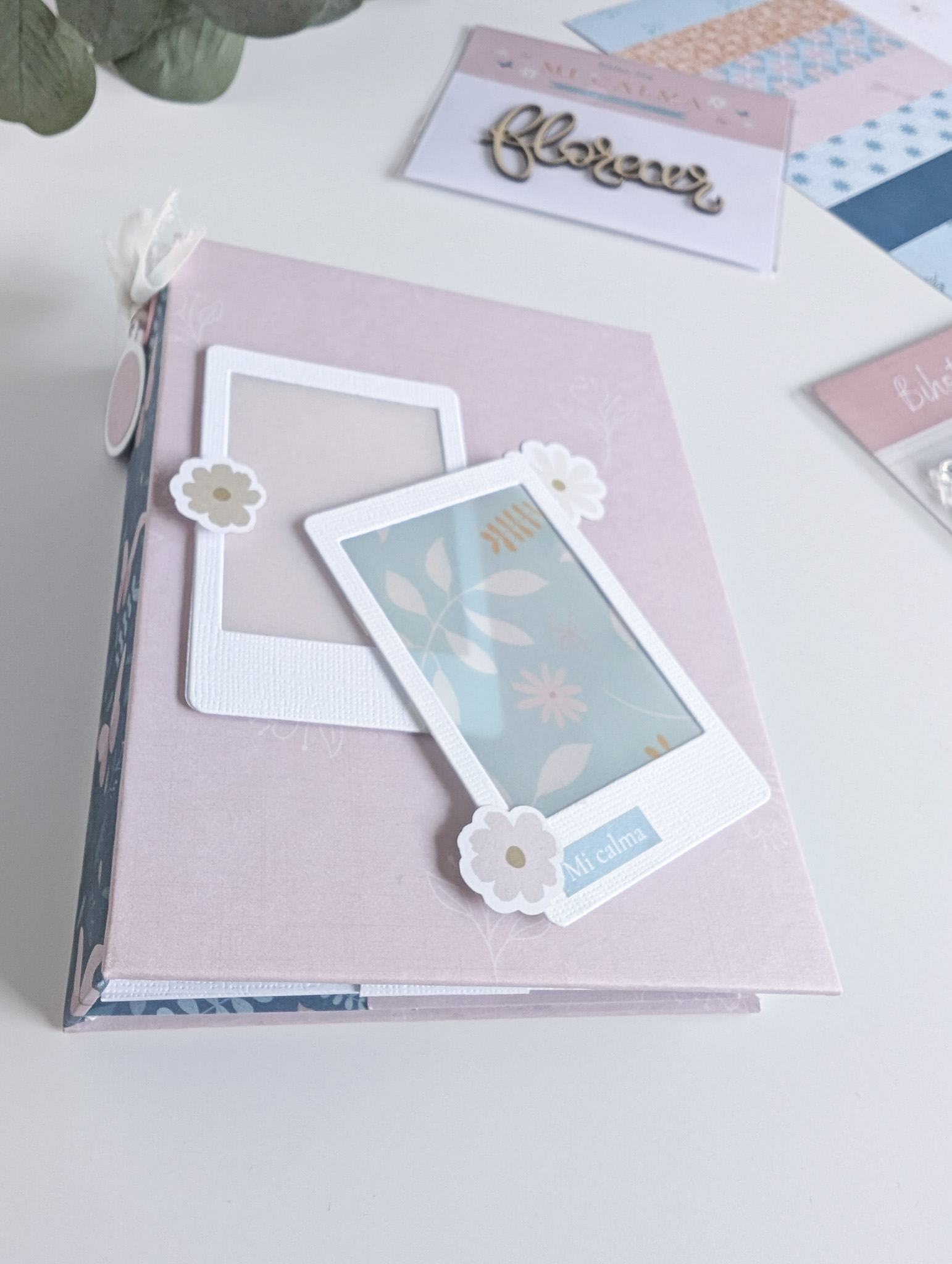 Mini álbum scrapbooking Mi Calma con papeles de Bihotzez Scrap