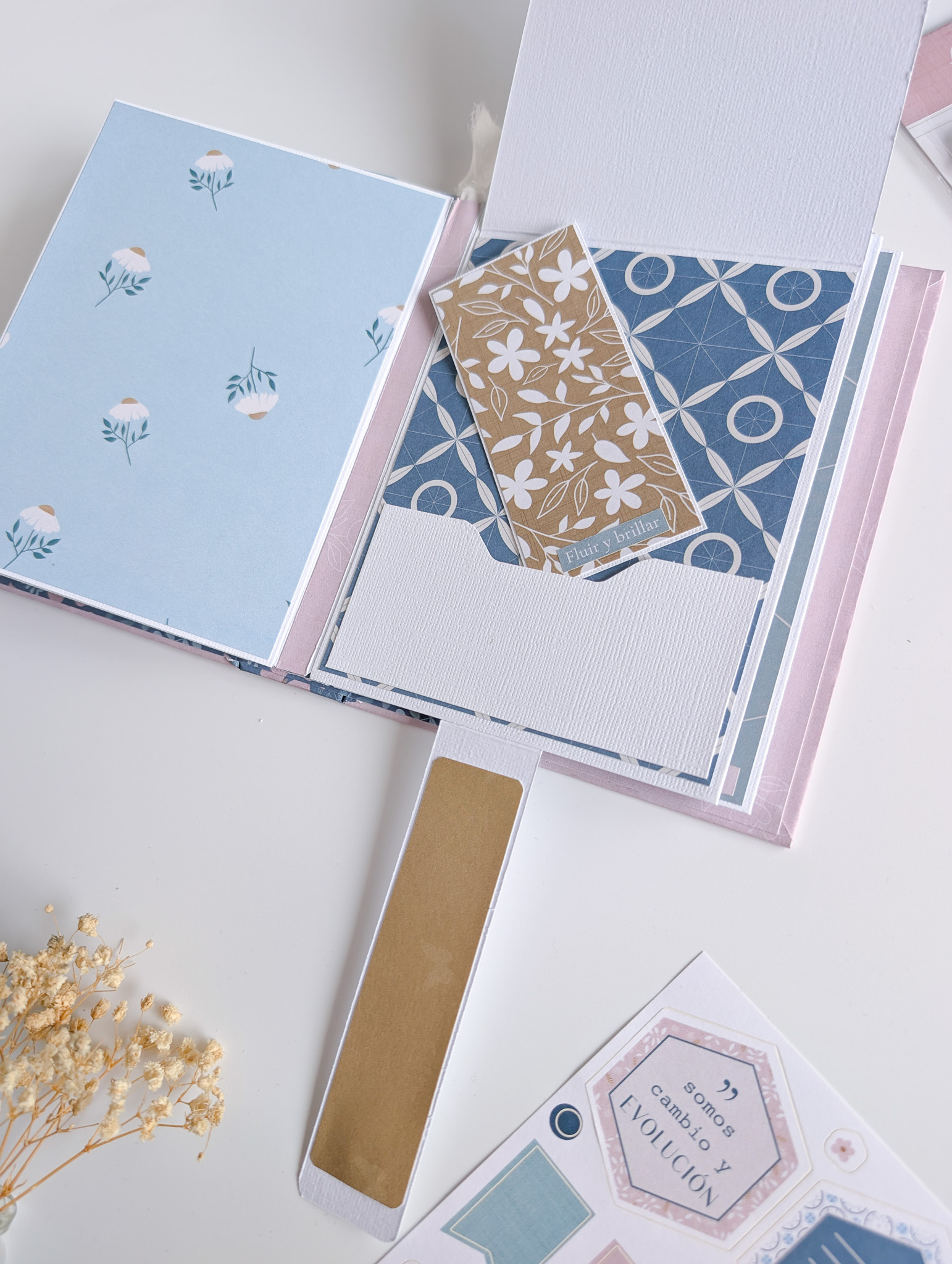 Mini álbum scrapbooking Mi Calma con papeles de Bihotzez Scrap