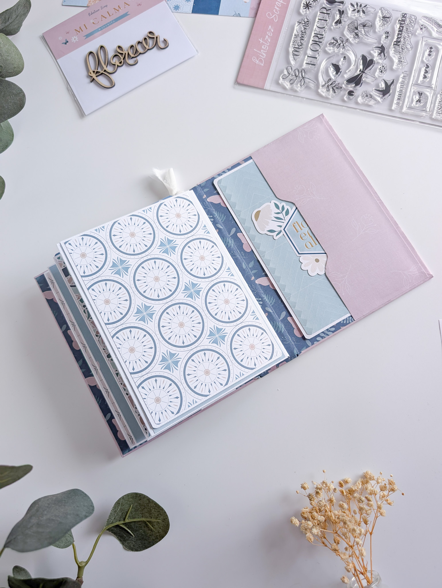 Mini álbum scrapbooking Mi Calma con papeles de Bihotzez Scrap