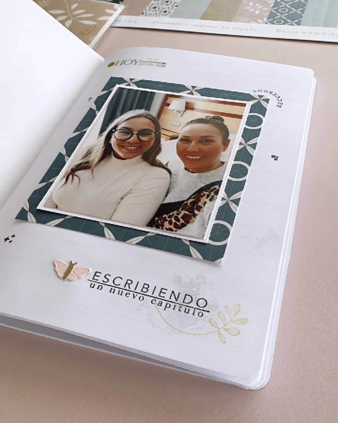 Álbum tipo midori de scrapbooking para guardar recuerdos bonitos y practicar journaling