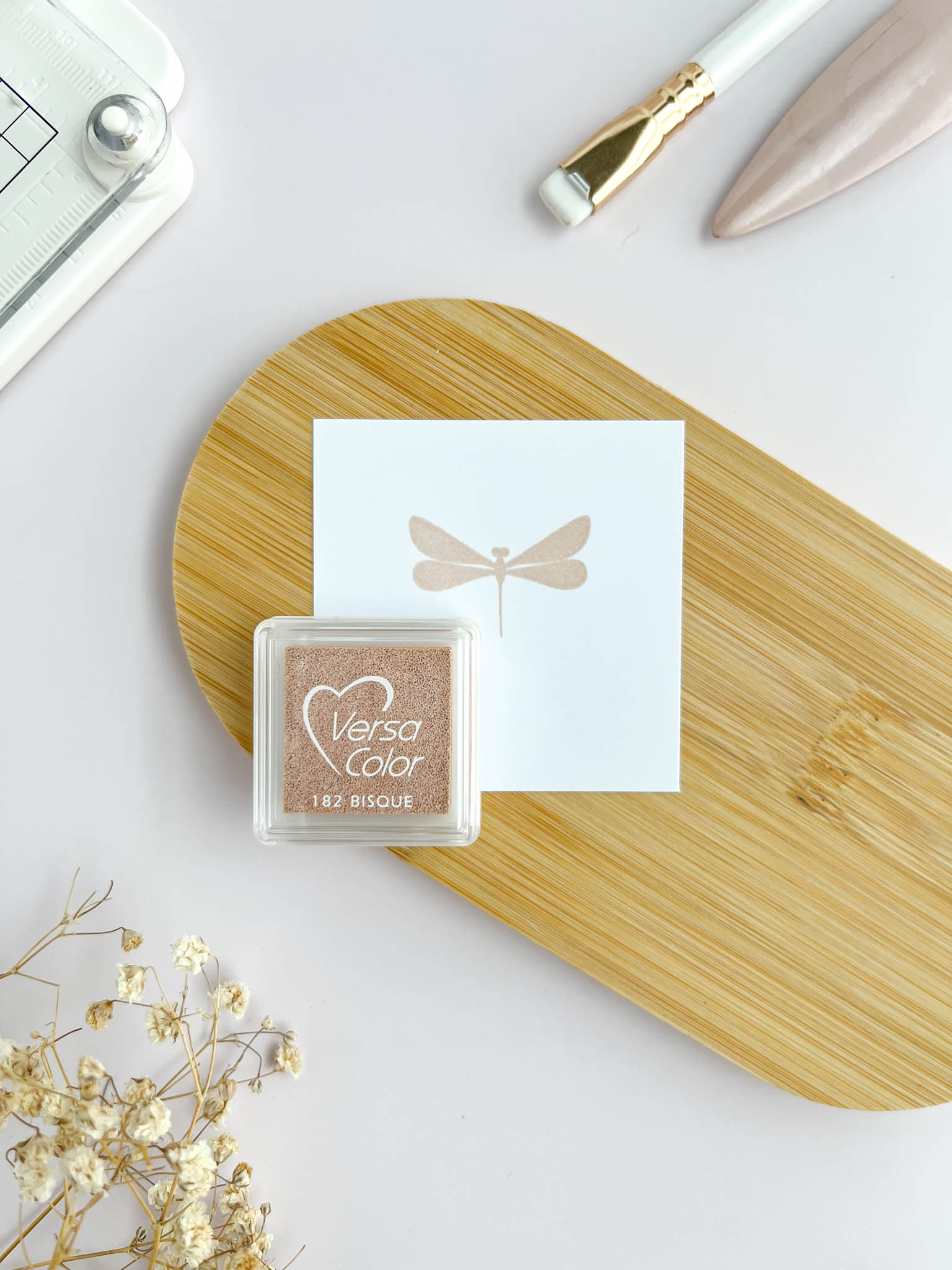 Almohadilla de tinta VersaColor mini Tsukineko color Olive para scrapbooking y embossing.