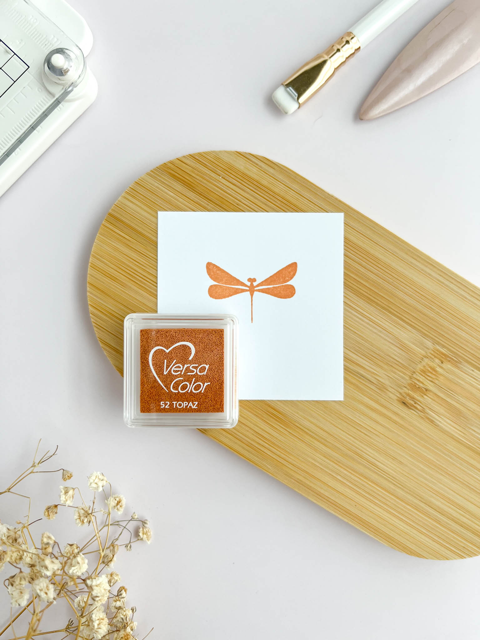 Almohadilla de tinta VersaColor mini Tsukineko color Olive para scrapbooking y embossing.