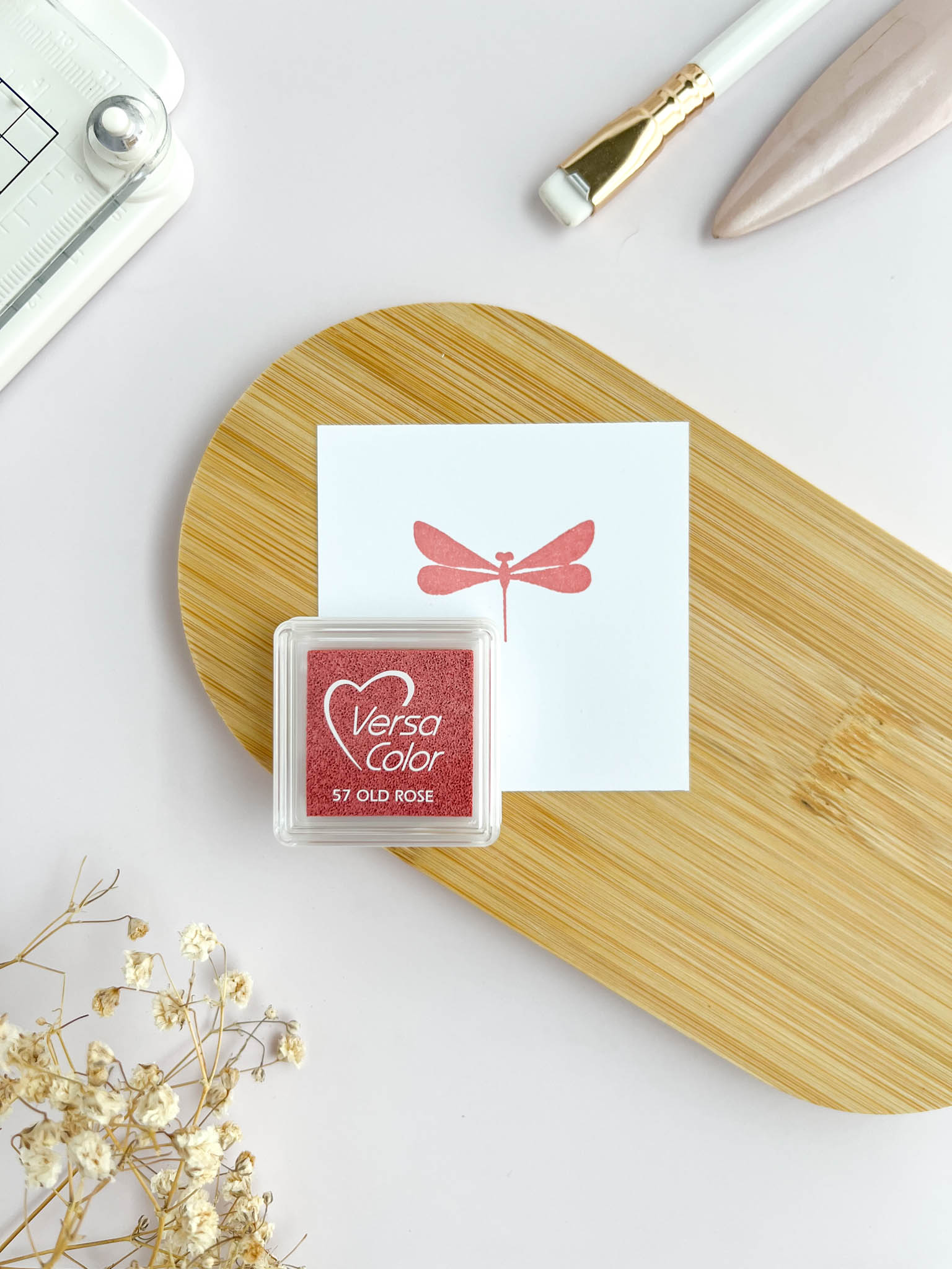 Almohadilla de tinta VersaColor mini Tsukineko color Olive para scrapbooking y embossing.