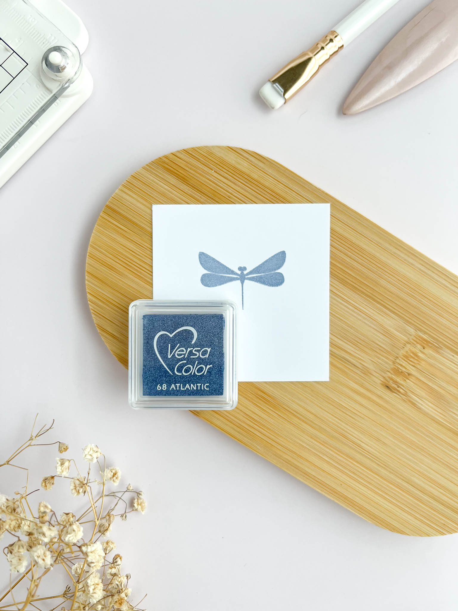 Almohadilla de tinta VersaColor mini Tsukineko color Olive para scrapbooking y embossing.