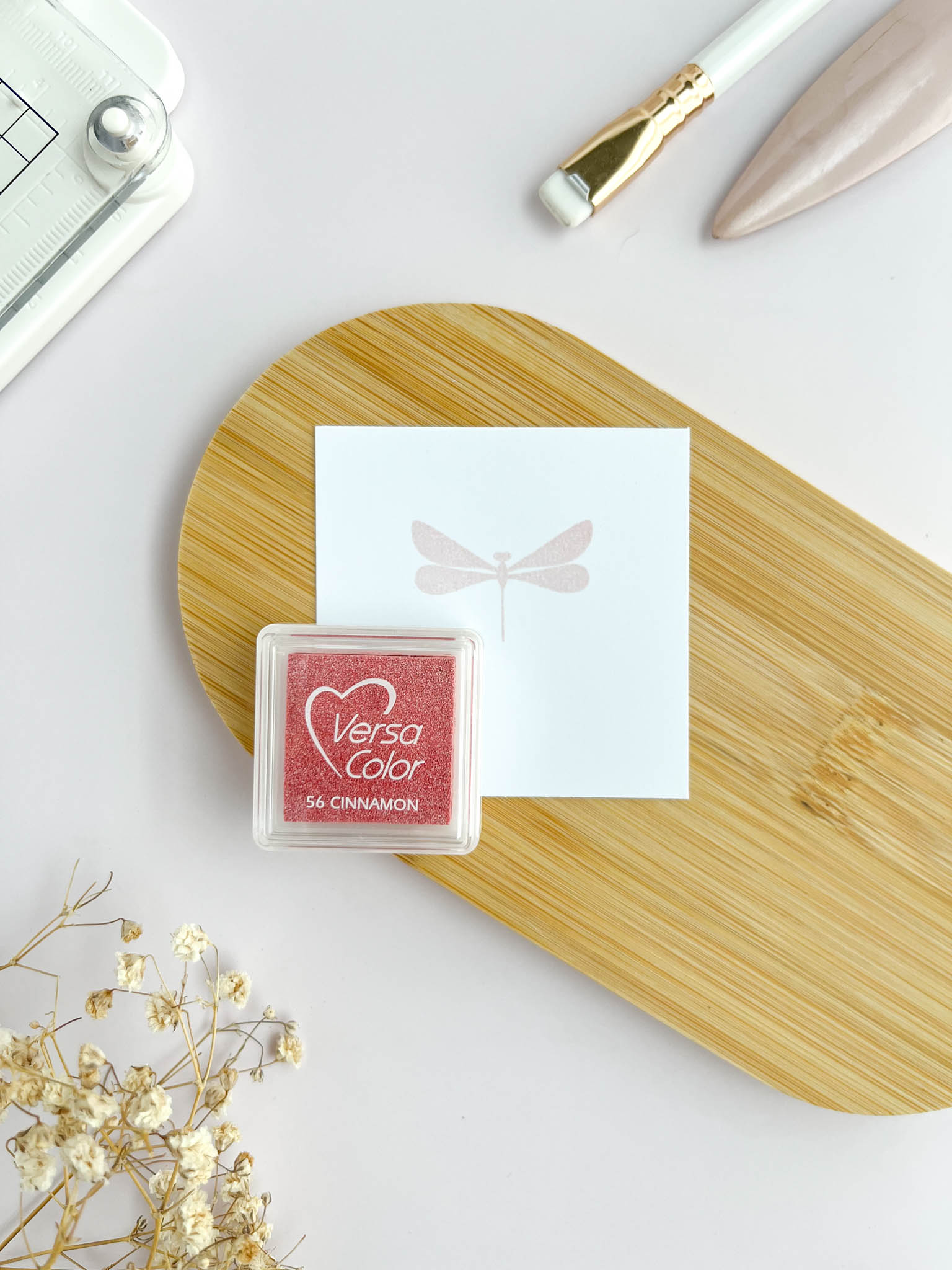 Almohadilla de tinta VersaColor mini Tsukineko color Olive para scrapbooking y embossing.