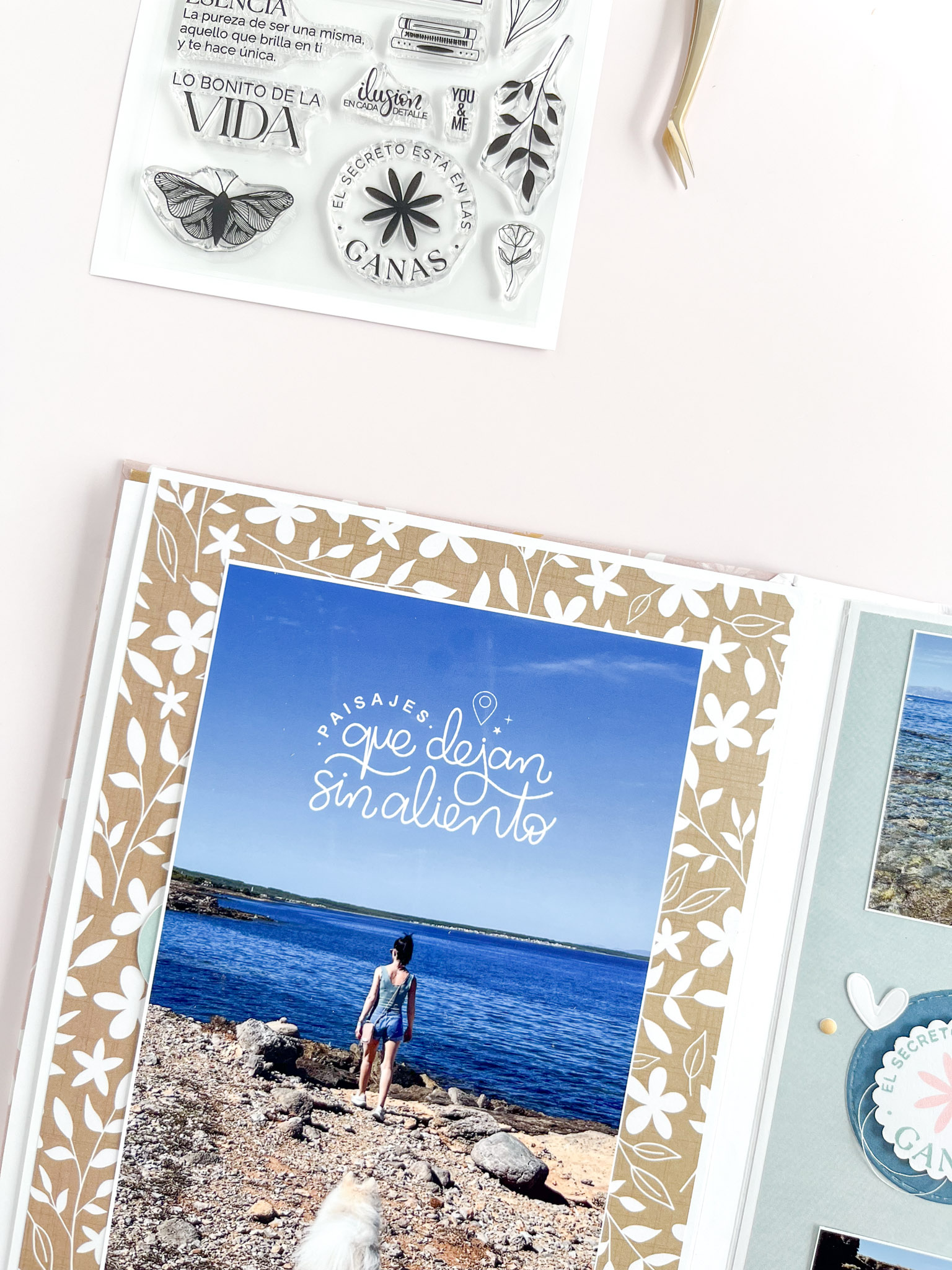 Álbum de scrapbooking sencillo decorado con la colección Mi Calma