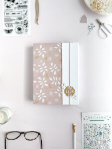 Álbum de scrapbooking sencillo decorado con la colección Mi Calma