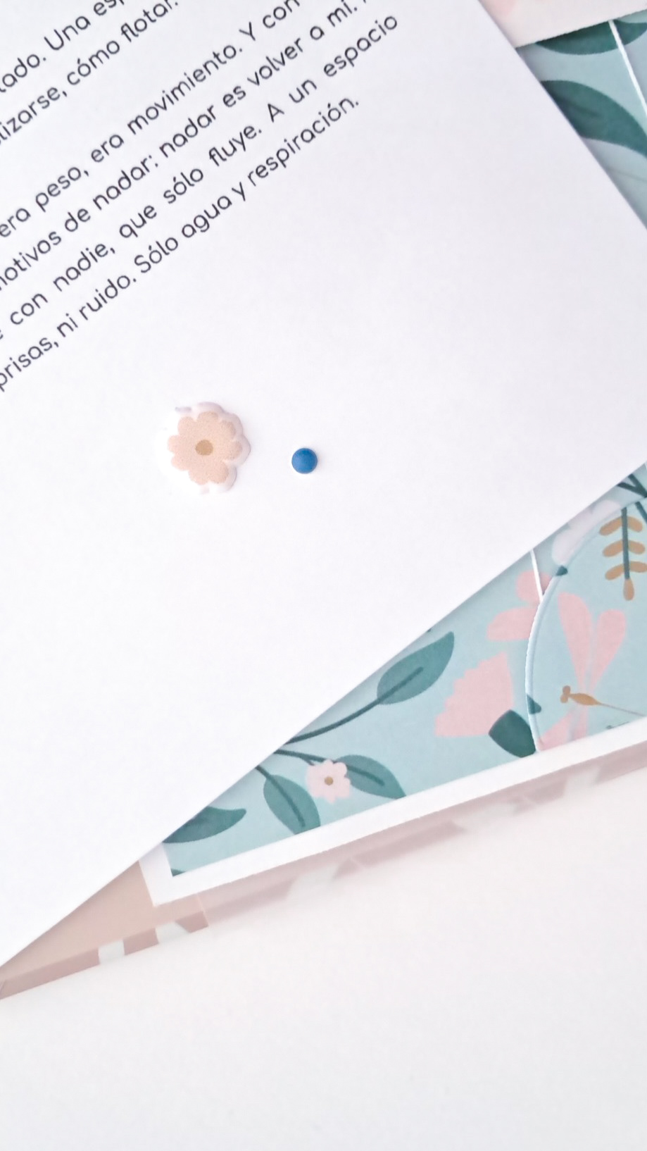 Páginas interiores del álbum de anillas de scrapbooking