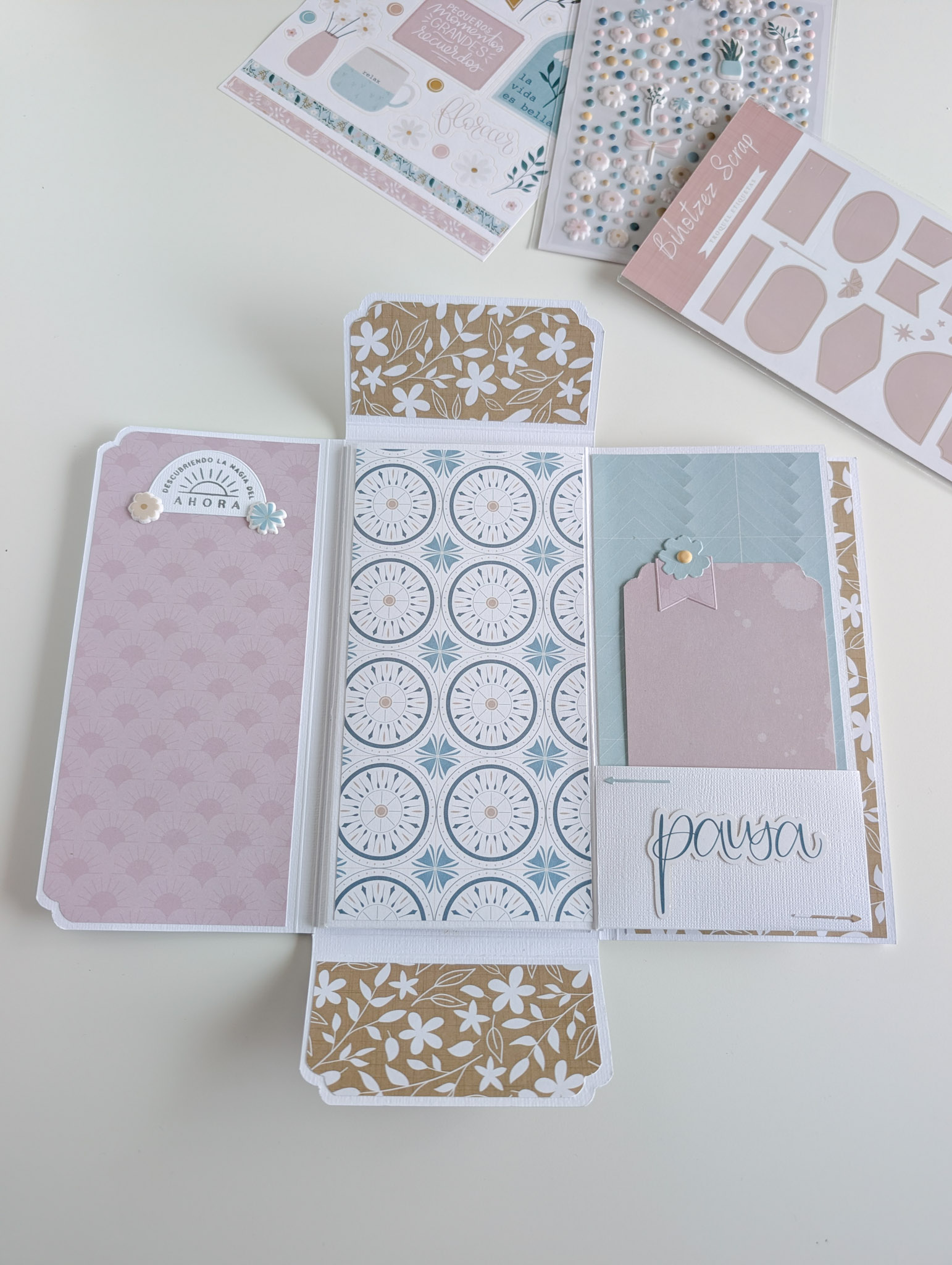 Carpeta de scrapbooking con la colección Mi Calma de Bihotzez Scrap.