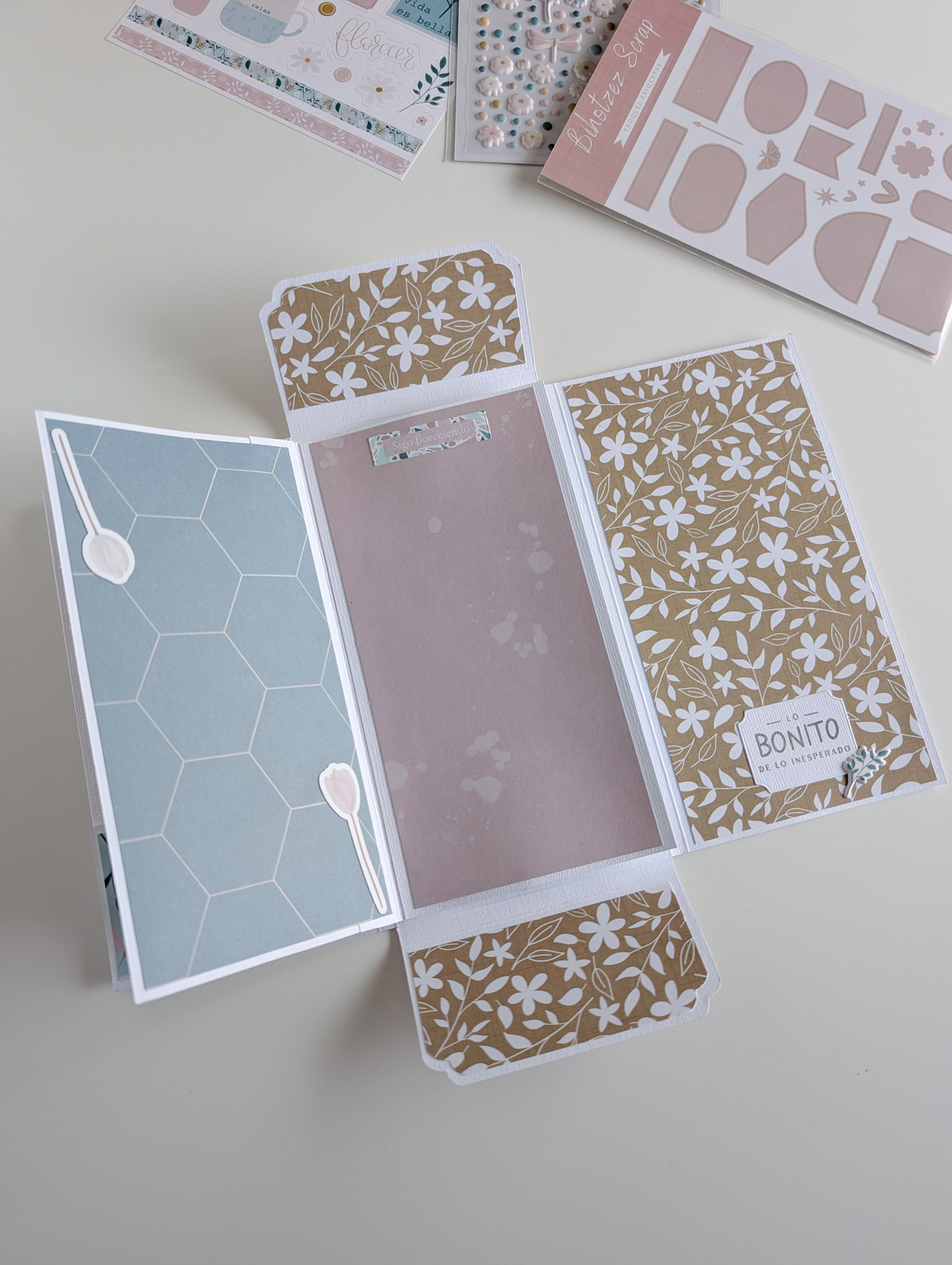 Carpeta de scrapbooking con la colección Mi Calma de Bihotzez Scrap.