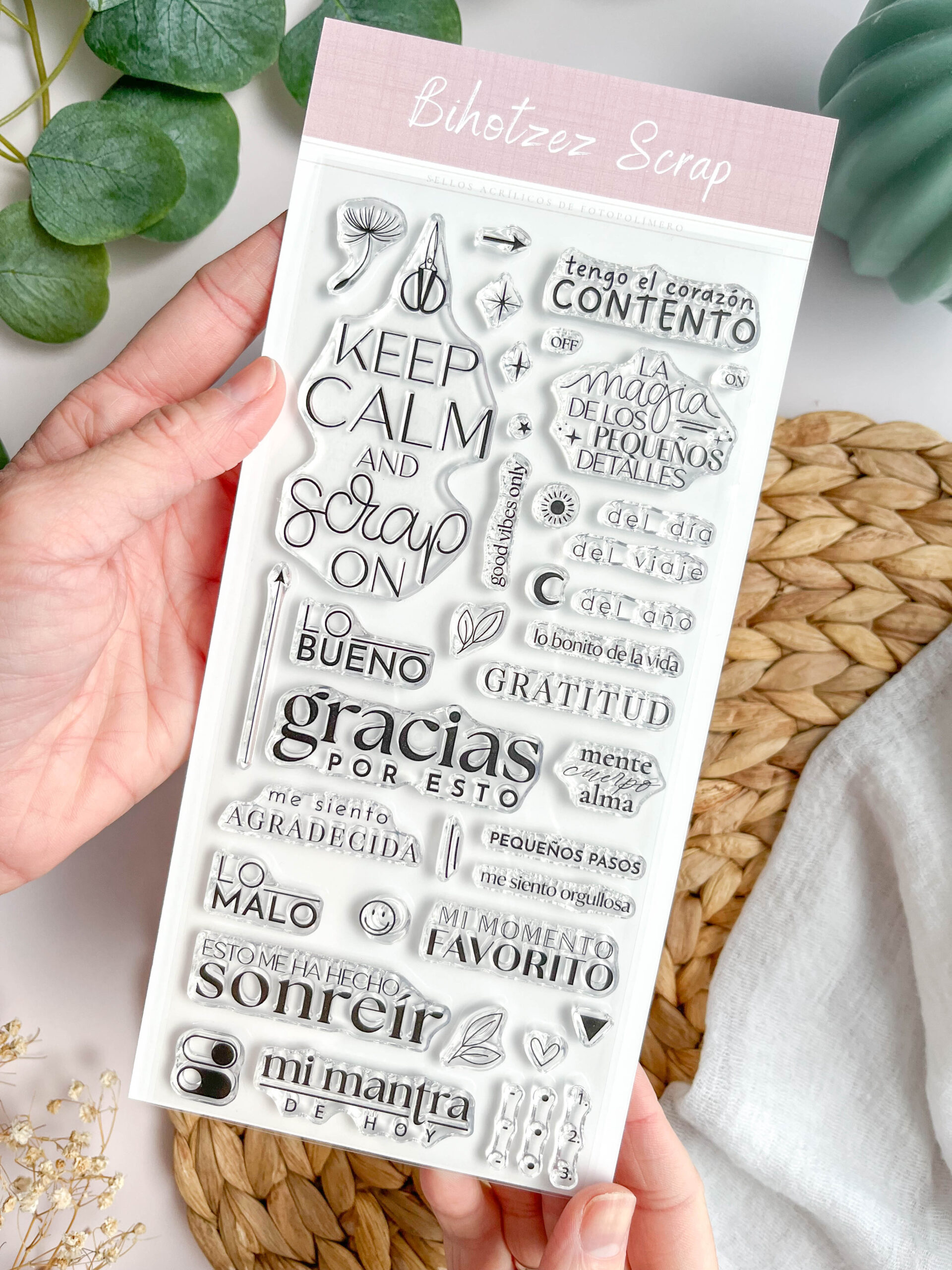 Sello acrílico Gratitud con frases inspiradoras sobre gratitud y detalles decorativos para scrapbooking y journaling