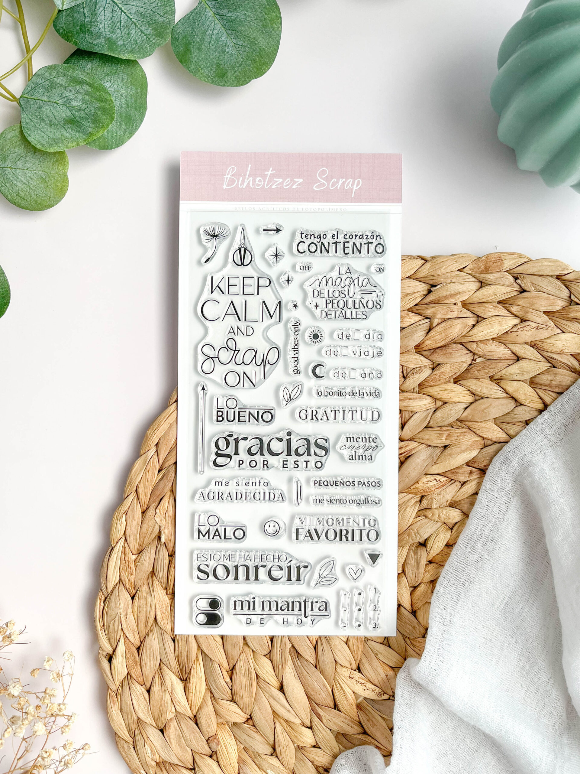 Sello acrílico Gratitud con frases inspiradoras sobre gratitud y detalles decorativos para scrapbooking y journaling