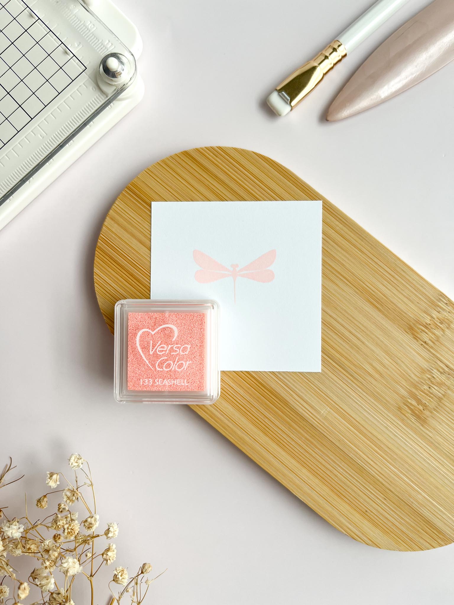 Almohadilla de tinta VersaColor mini Tsukineko color seashell para scrapbooking y embossing.