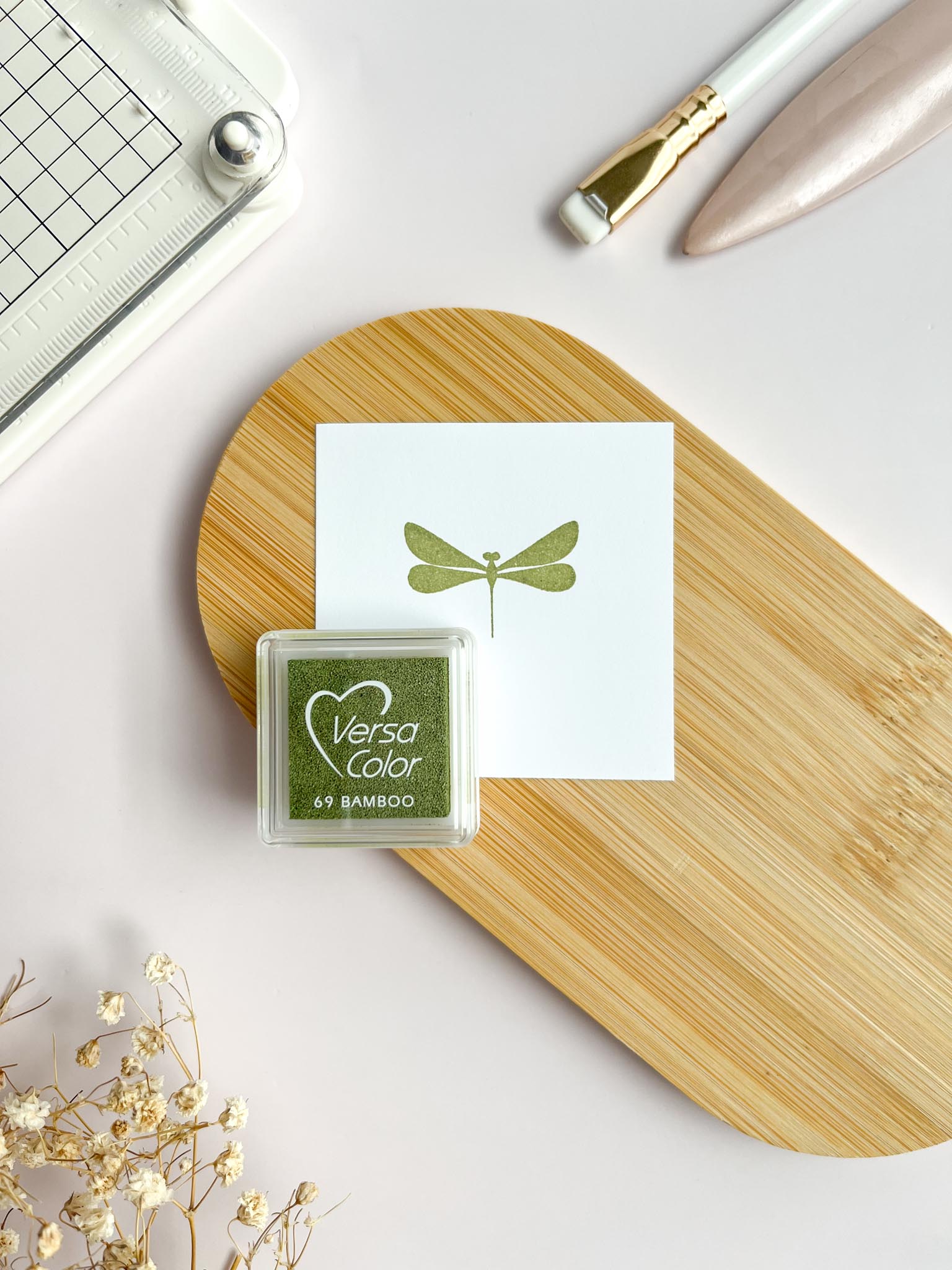 Almohadilla de tinta VersaColor mini Tsukineko color bamboo para scrapbooking y embossing.