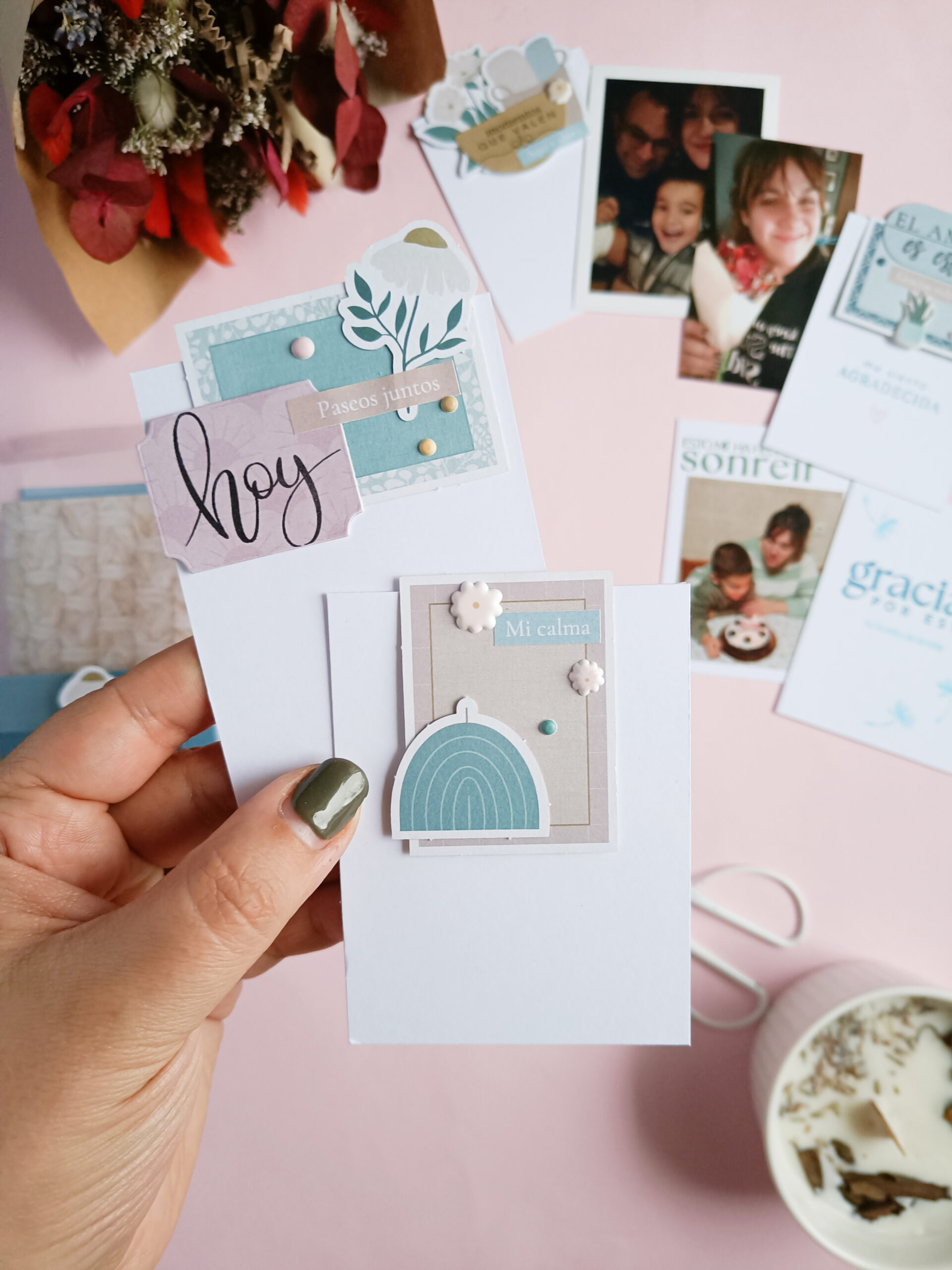 Mini álbum Mi calma decorado con puffy stickers y frases.