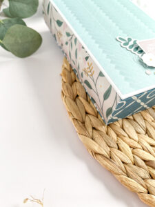 Taller online “Calma” scrapbooking de Bihotzez Scrap: crea un álbum con caja y lomo de vellum.