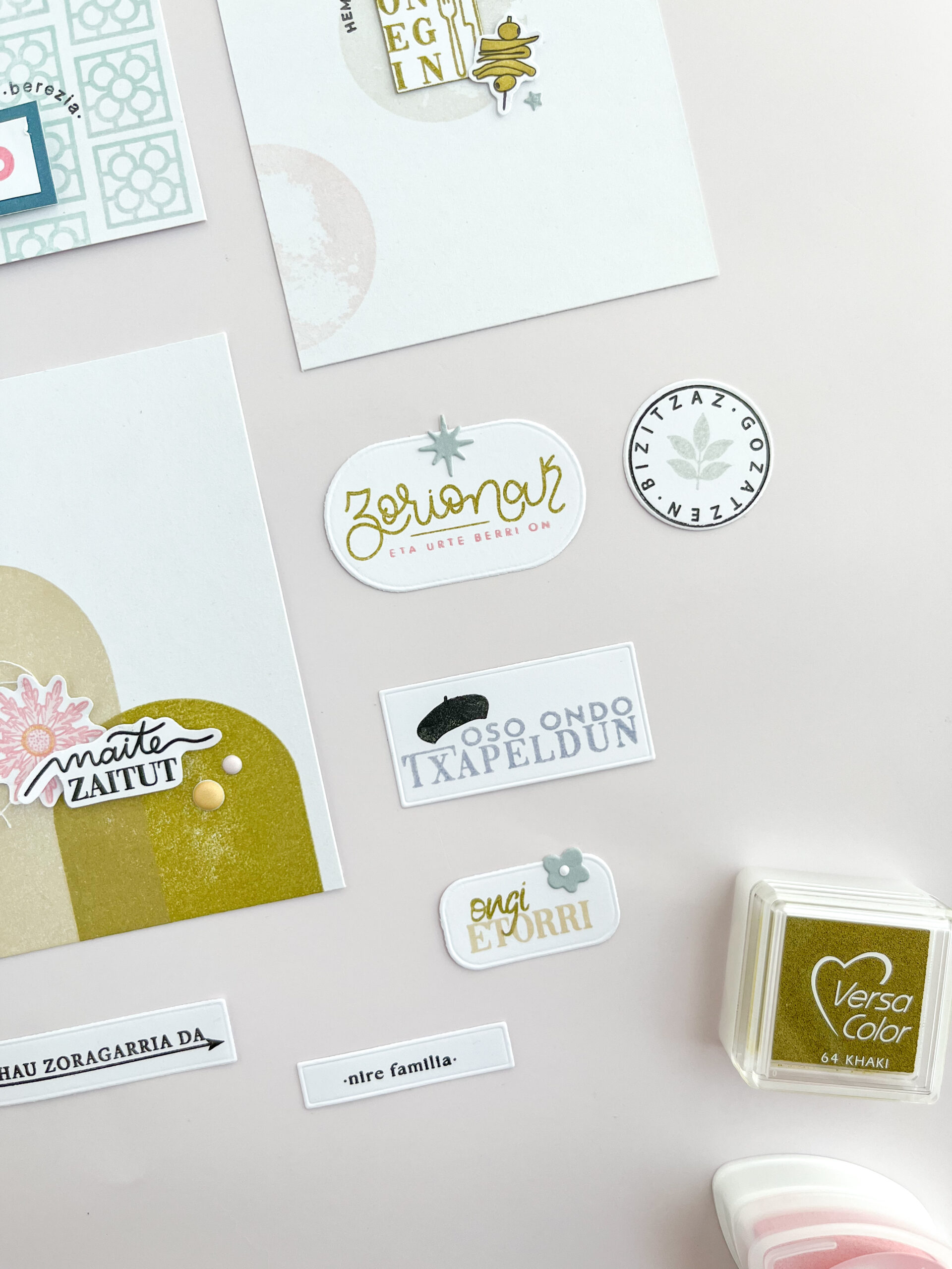 Sellos acrílicos Gratitud y Bilbo de Bihotzez Scrap, colección que une gratitud, emociones y cultura vasca.