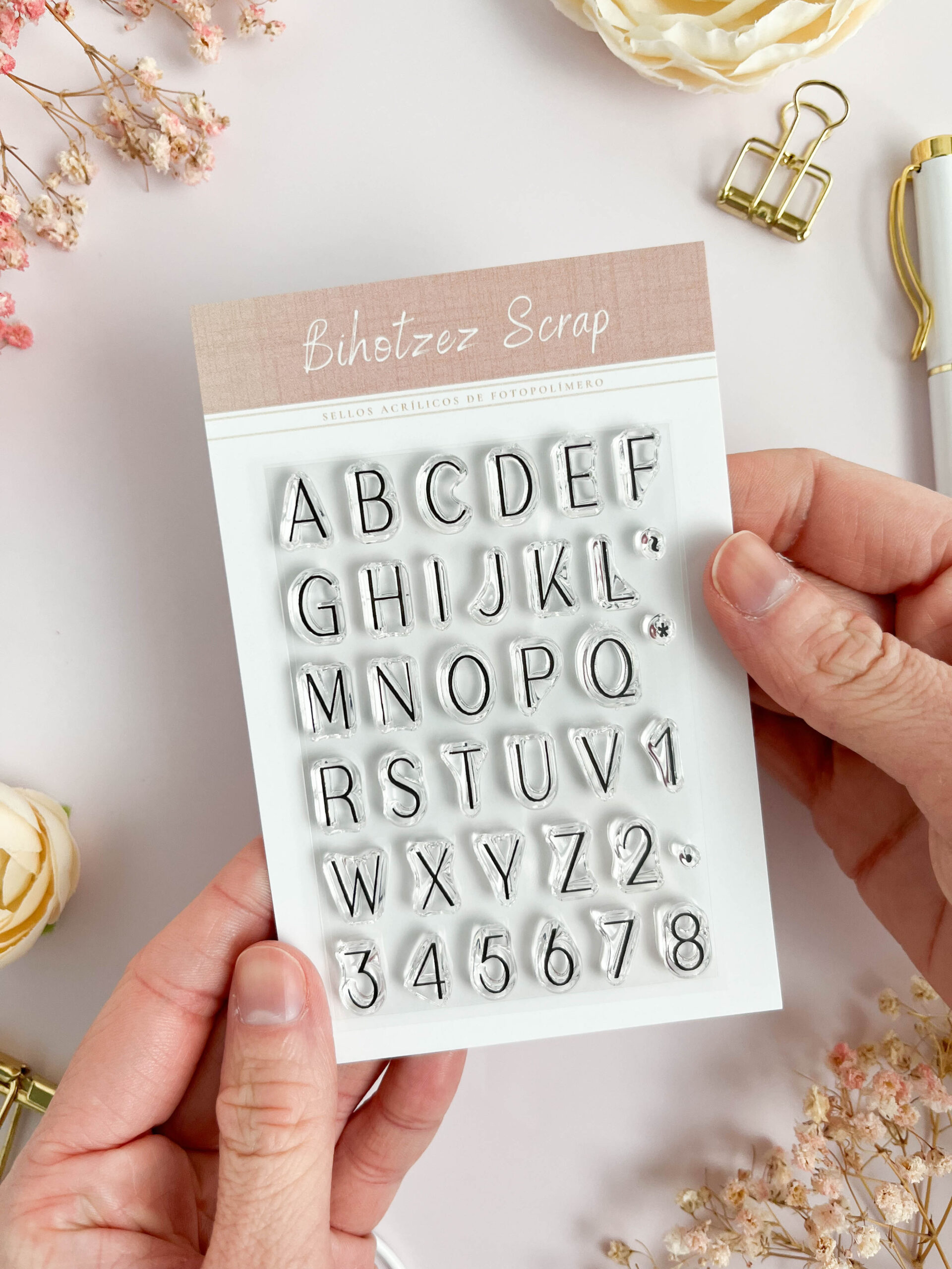 Sello mini alfabeto mayúsculas con números para scrapbooking.