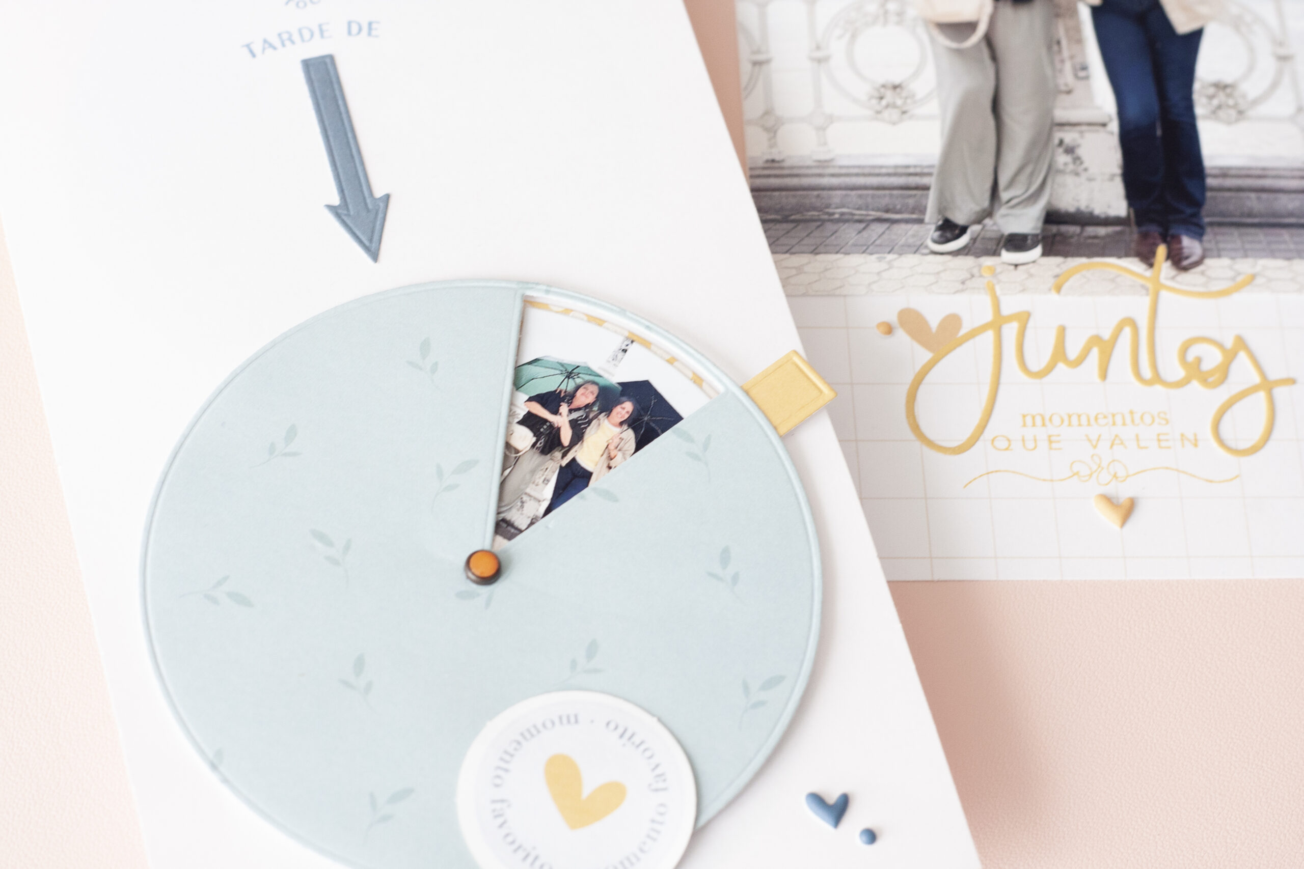 Páginas de journal de scrapbooking usando Maitia de Bihotzez Scrap y el troquel de la ruleta