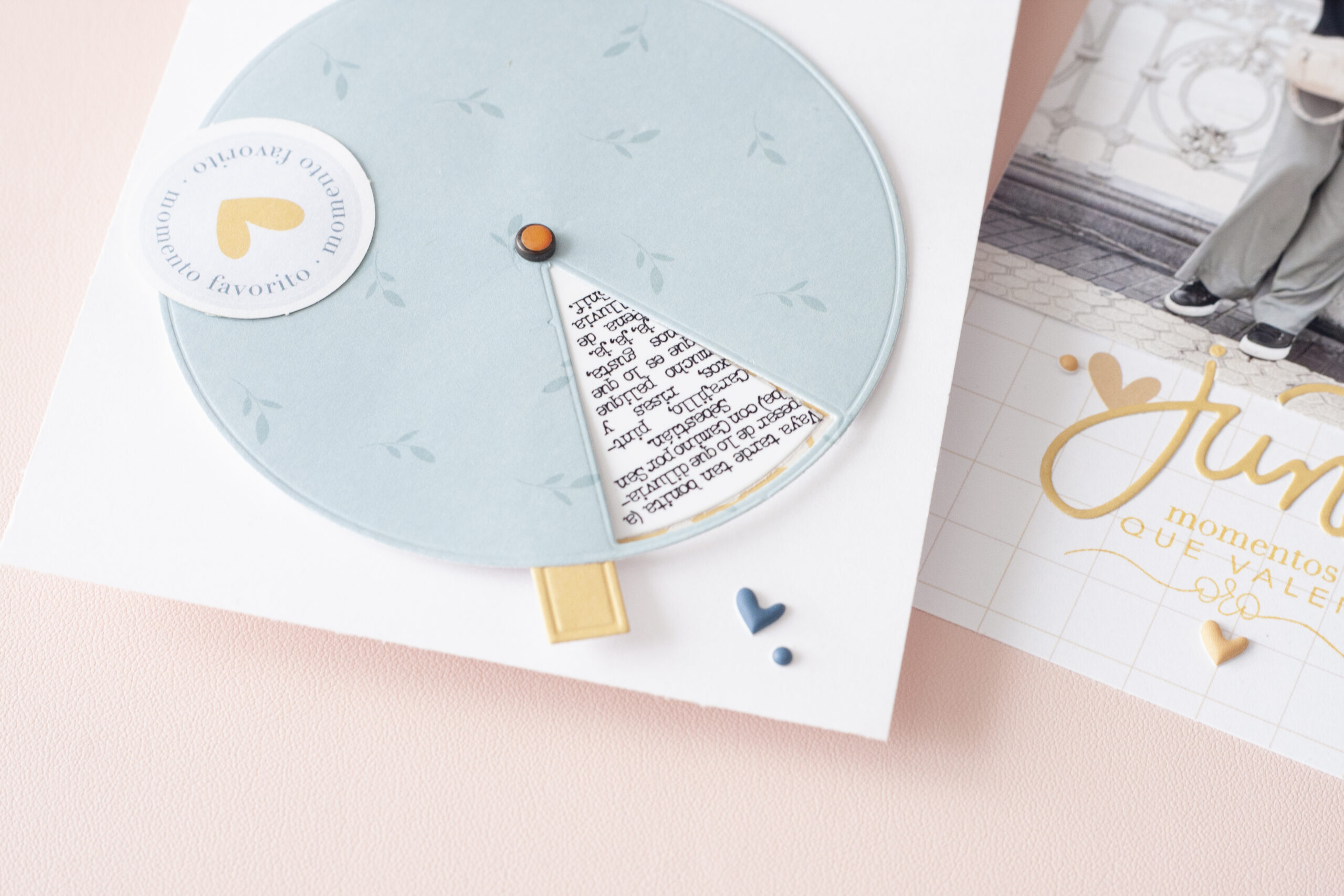 Páginas de journal de scrapbooking usando Maitia de Bihotzez Scrap y el troquel de la ruleta