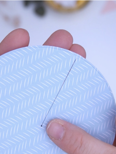 Tarjeta interactiva de scrapbooking con ruleta con la colección Maitia de Bihotzez Scrap.