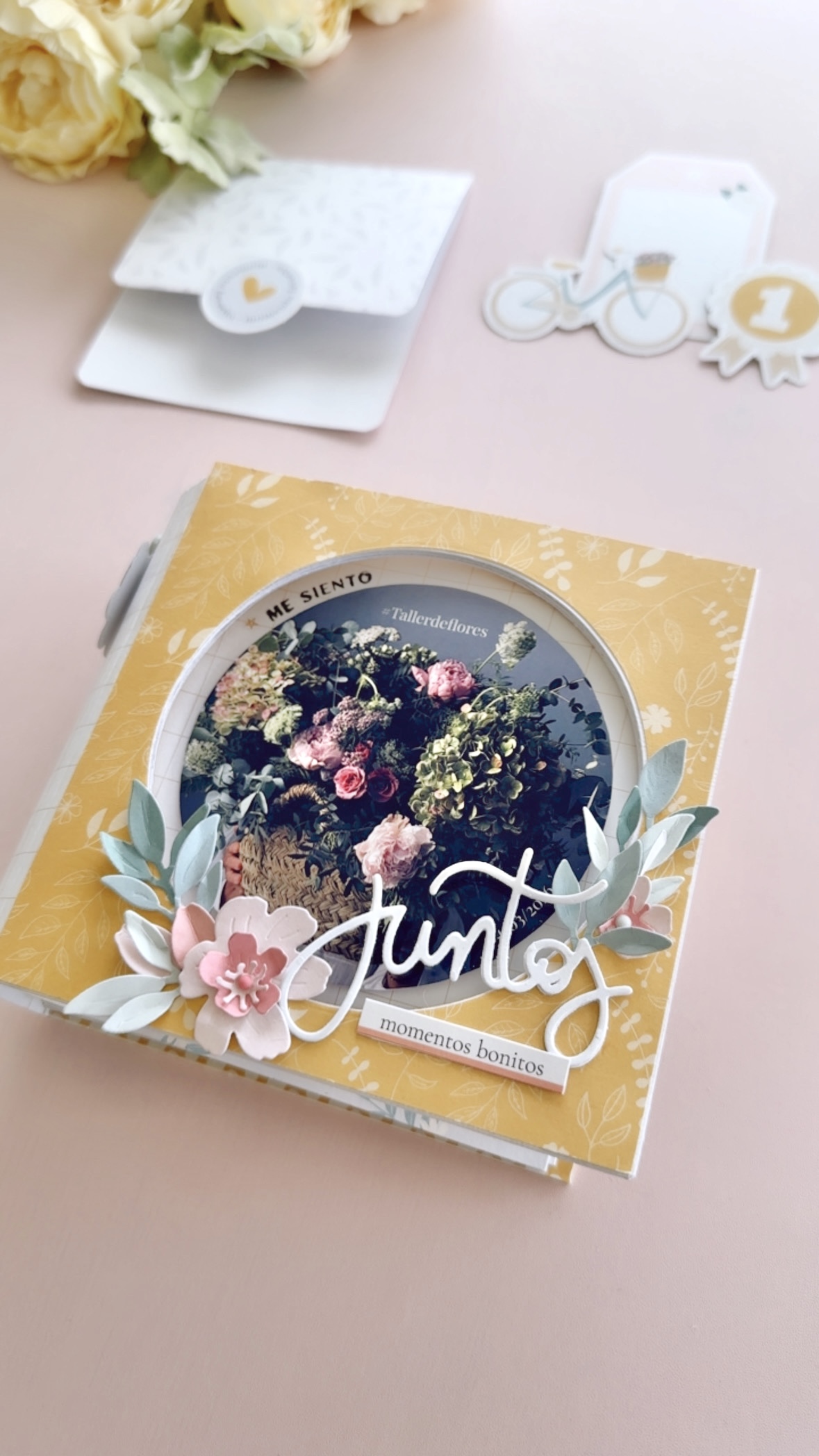 Mini álbum de scrapbooking con la colección Maitia de Bihotzez Scrap creado por Patri.