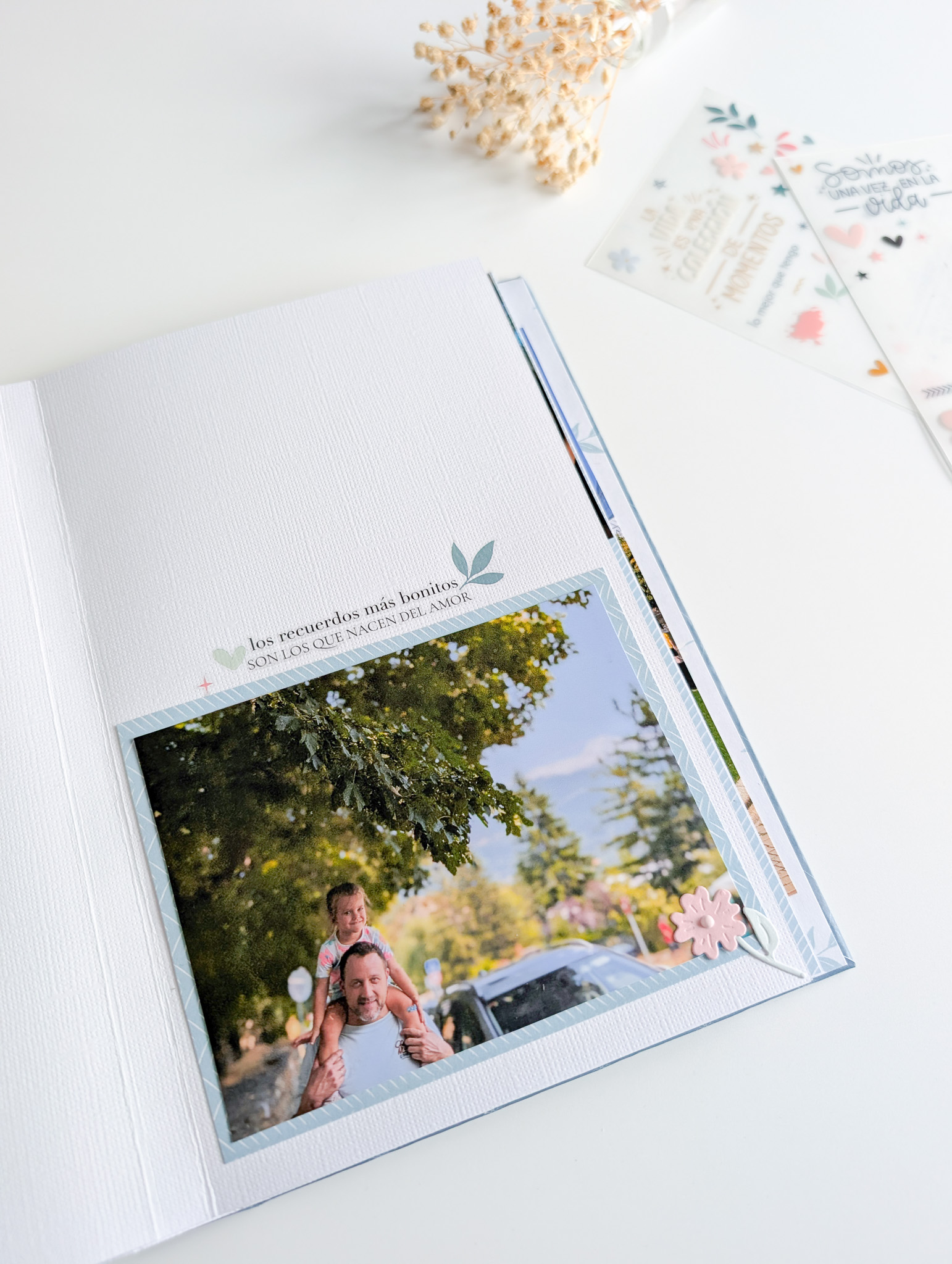 Álbum scrapbooking Día del Padre realizado con la colección Maitia de Bihotzez Scrap