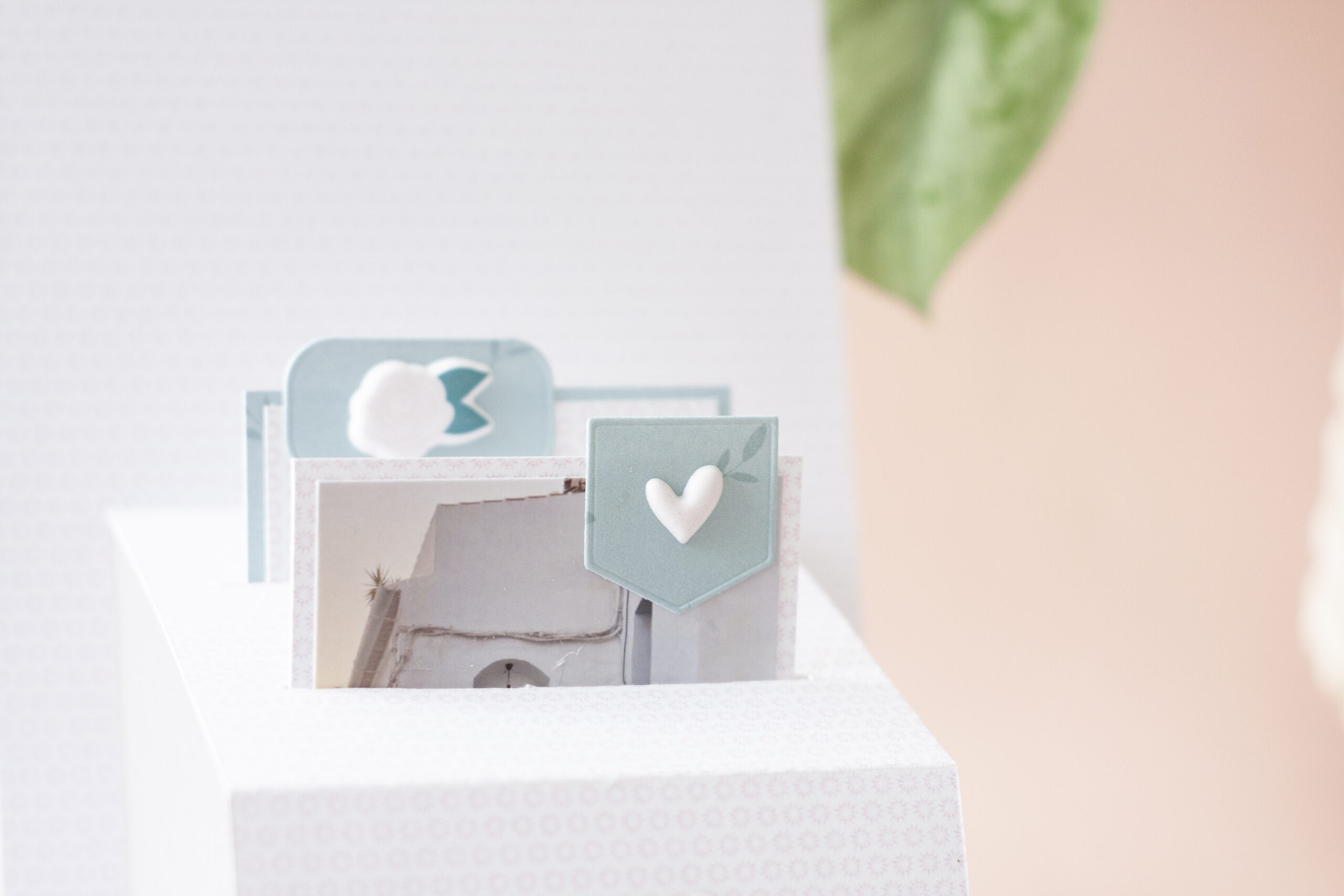 tiradores tarjeta pop up con troquel etiquetas de Bihotzez Scrap