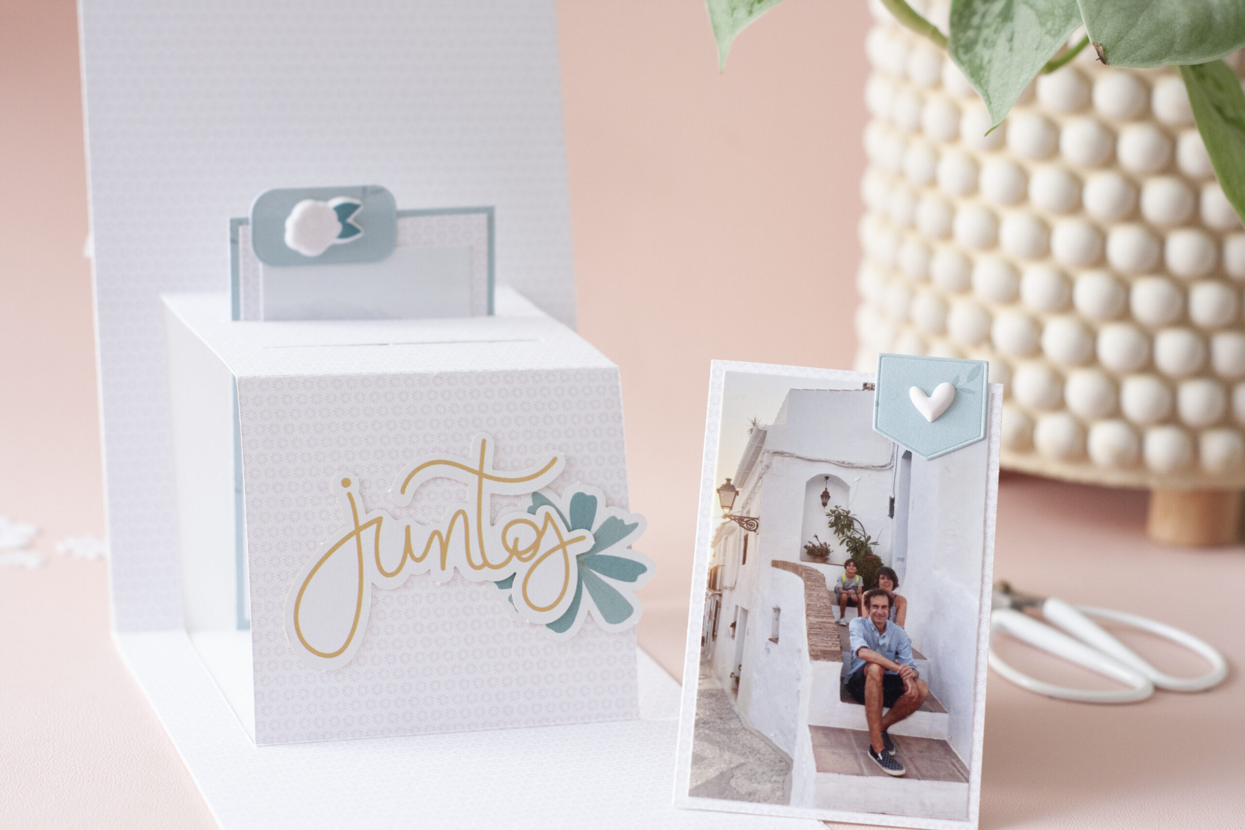 tarjetas interiores de tarjeta pop up decorada con coleccion de scrapbooking Maitia de Bihotzez Scrap