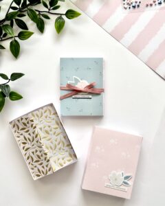 Miniálbum de scrapbooking con estructura caja de cerillas y acordeón interior