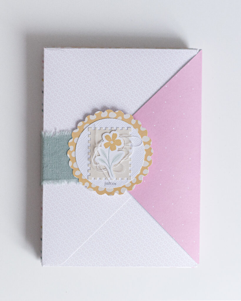 Miniálbum de scrapbooking creado con la colección Maitia para guardar recuerdos cotidianos