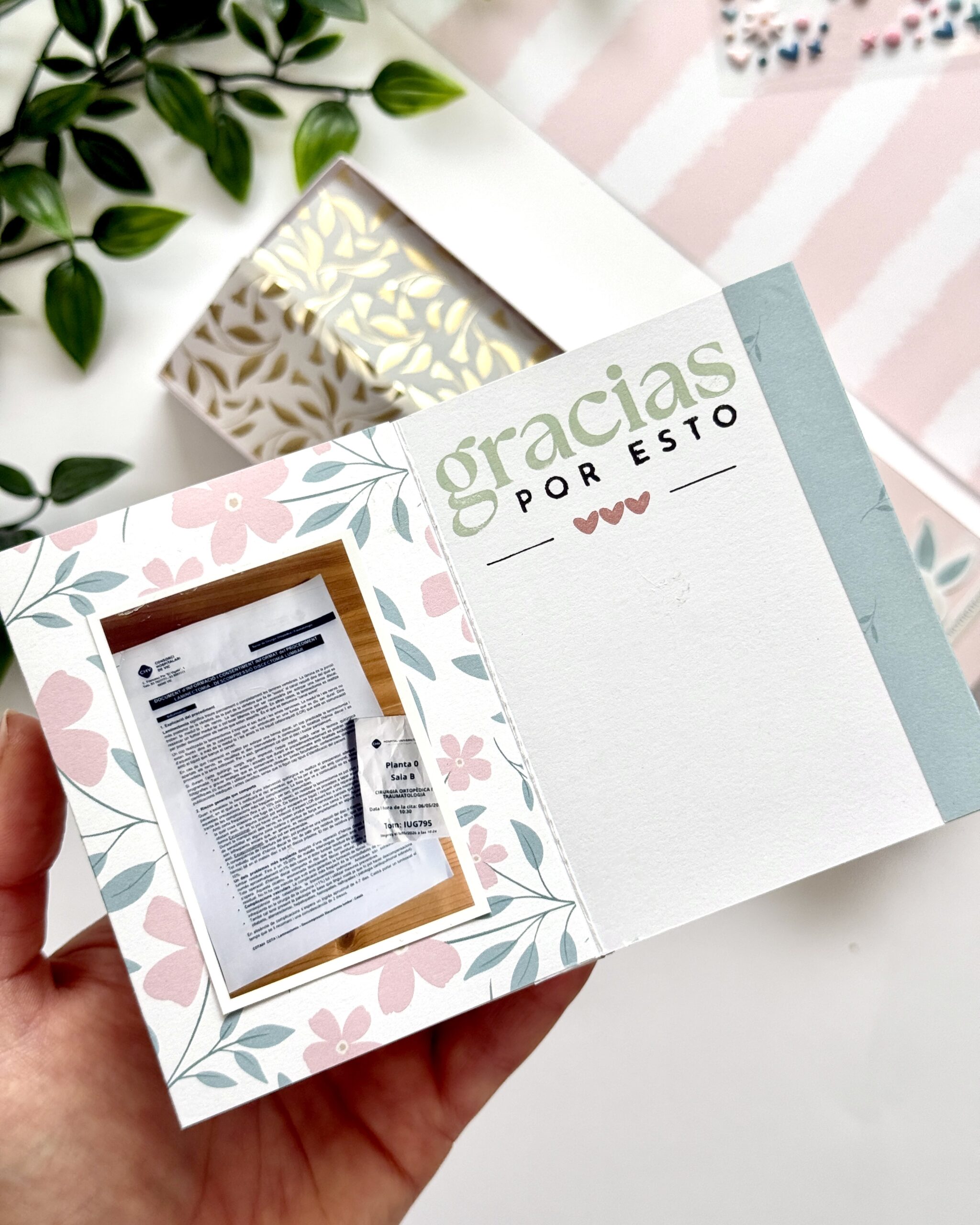 interior album scrapbooking con sellos acrílicos Bihotzez Scrap