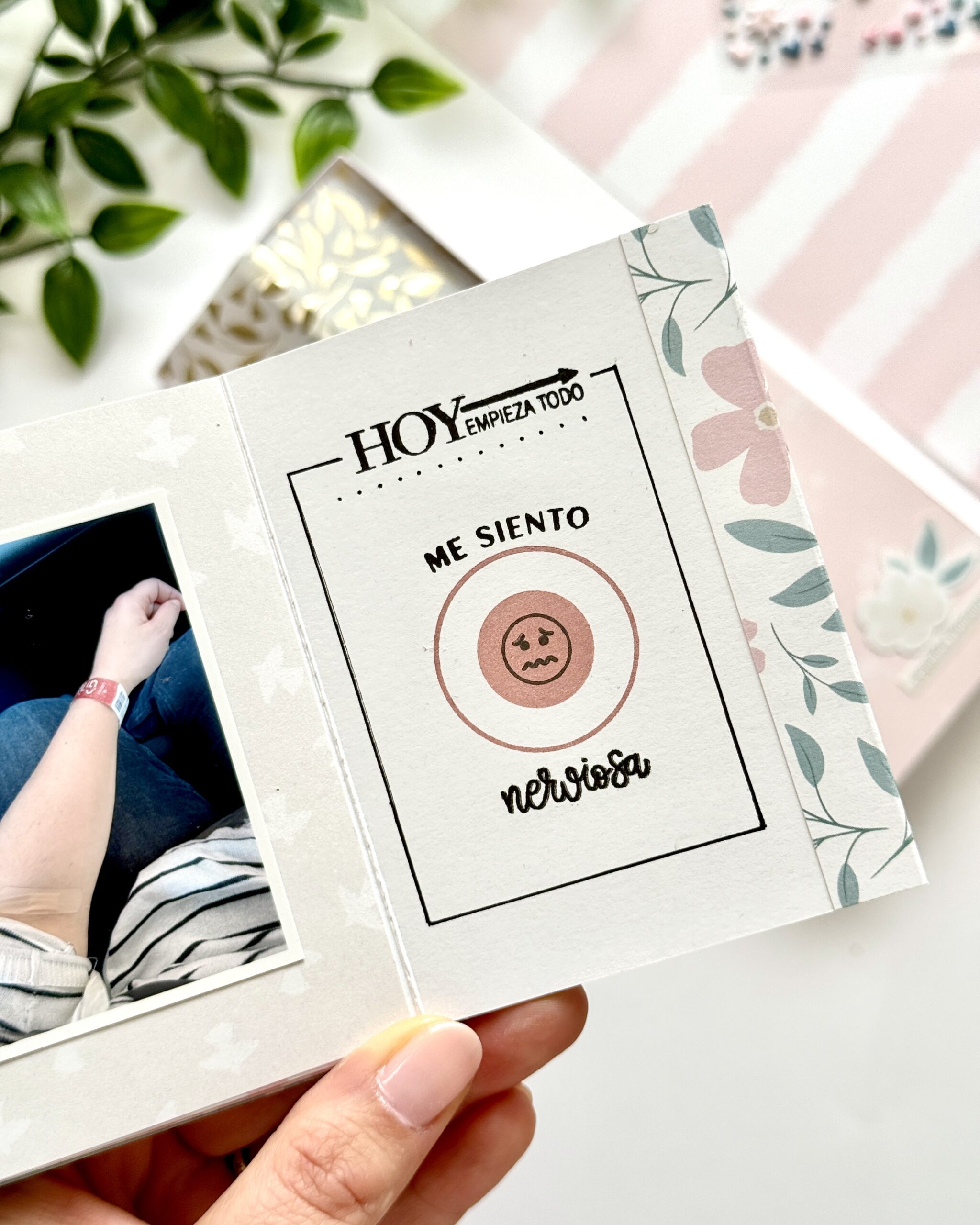 interior album scrapbooking con sellos acrílicos Bihotzez Scrap