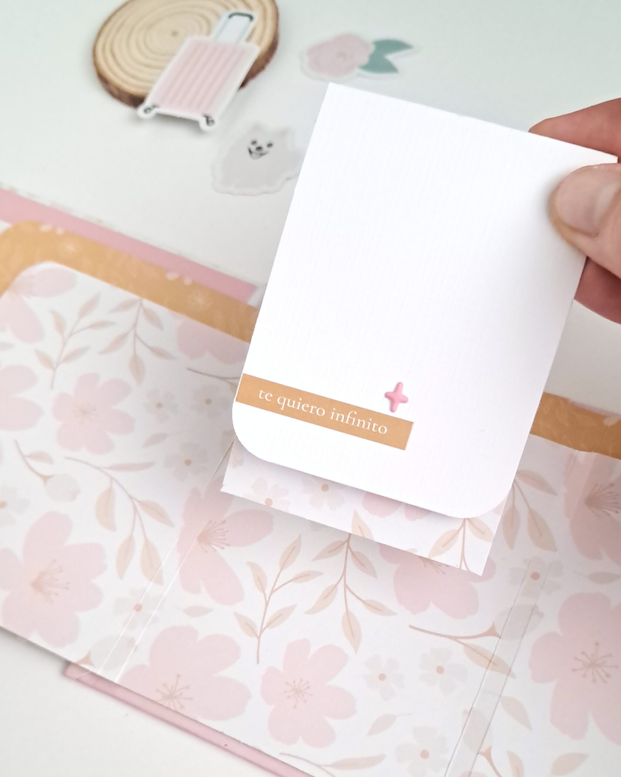 Páginas interiores de mini álbum de scrapbooking paso a paso