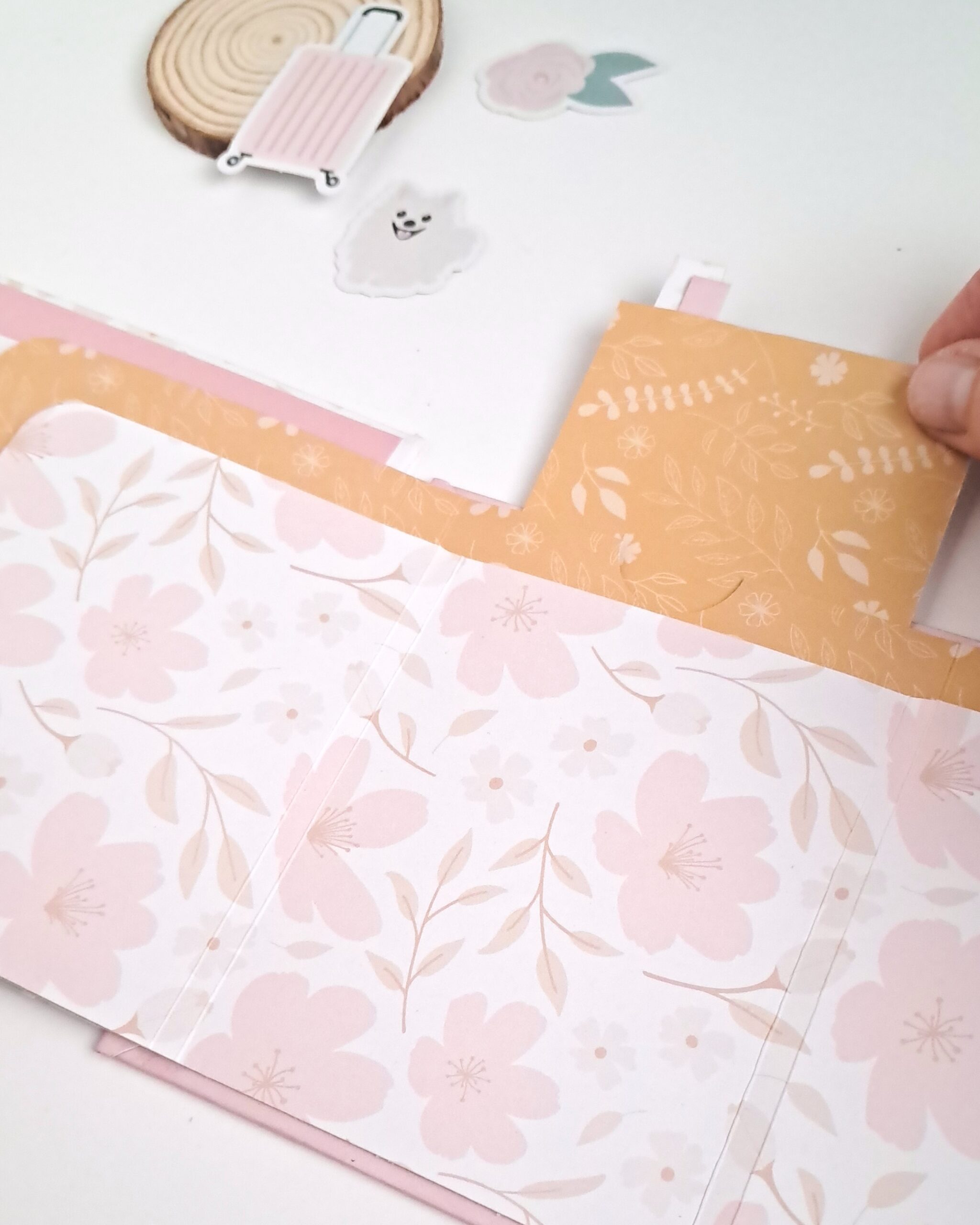 Páginas interiores de mini álbum de scrapbooking paso a paso