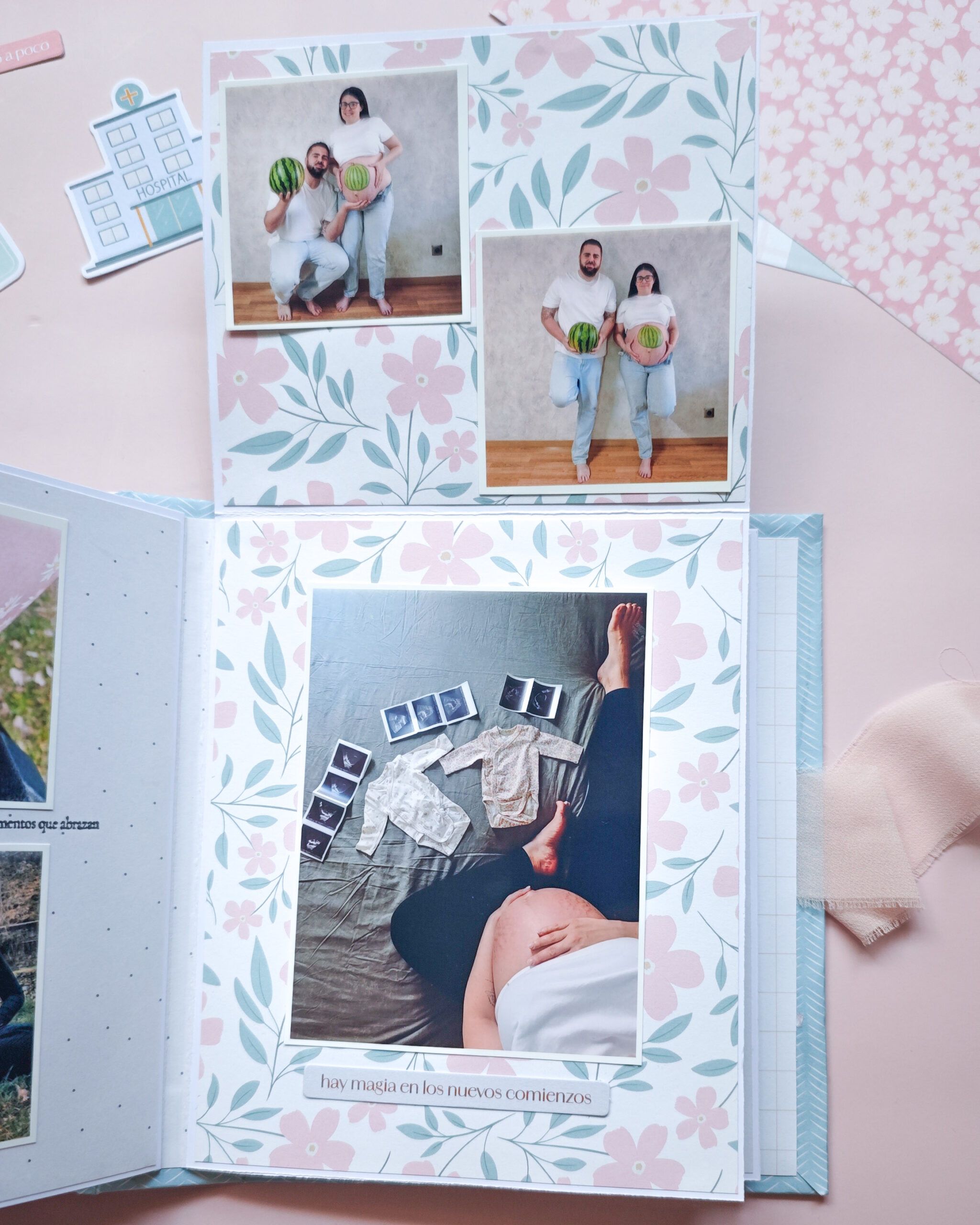     Interior de diario de embarazo scrapbook.