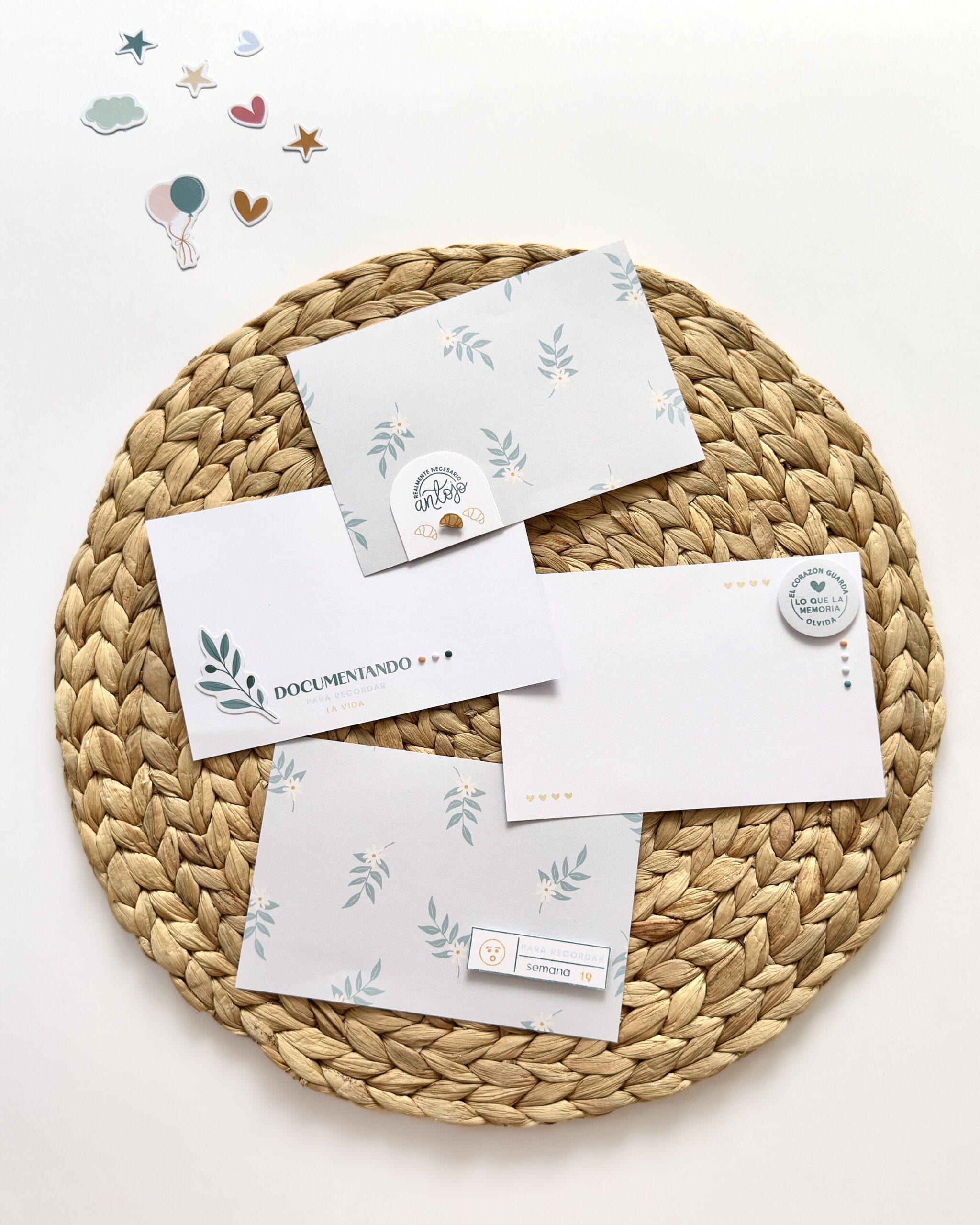Detalles de tarjetas de Project Life decoradas con sellos y puffies de Bihotzez Scrap.