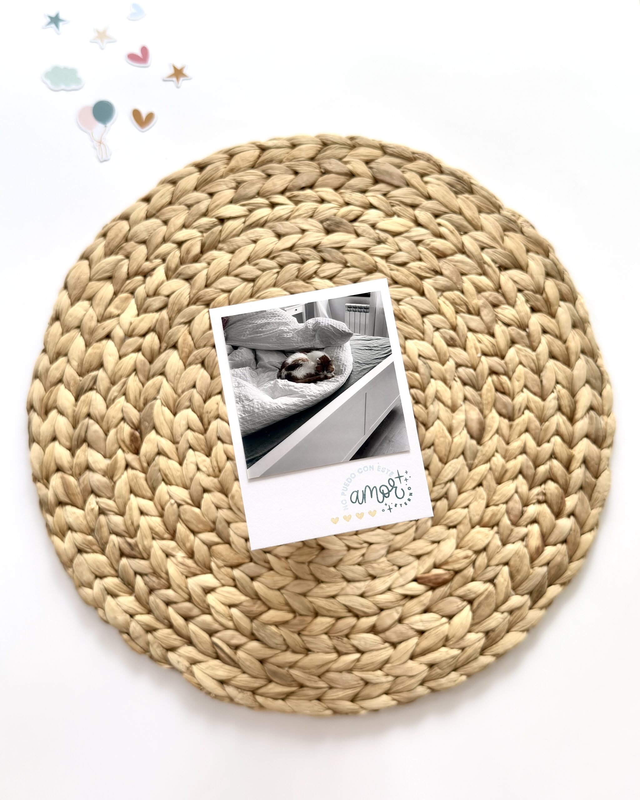 Organización de fotografías y fundas para crear una página de Project Life paso a paso.