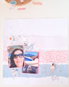 Layout de scrapbooking para conservar recuerdos de verano con fotografías de piscina realizado con la colección Maitia de Bihotzez Scrap.